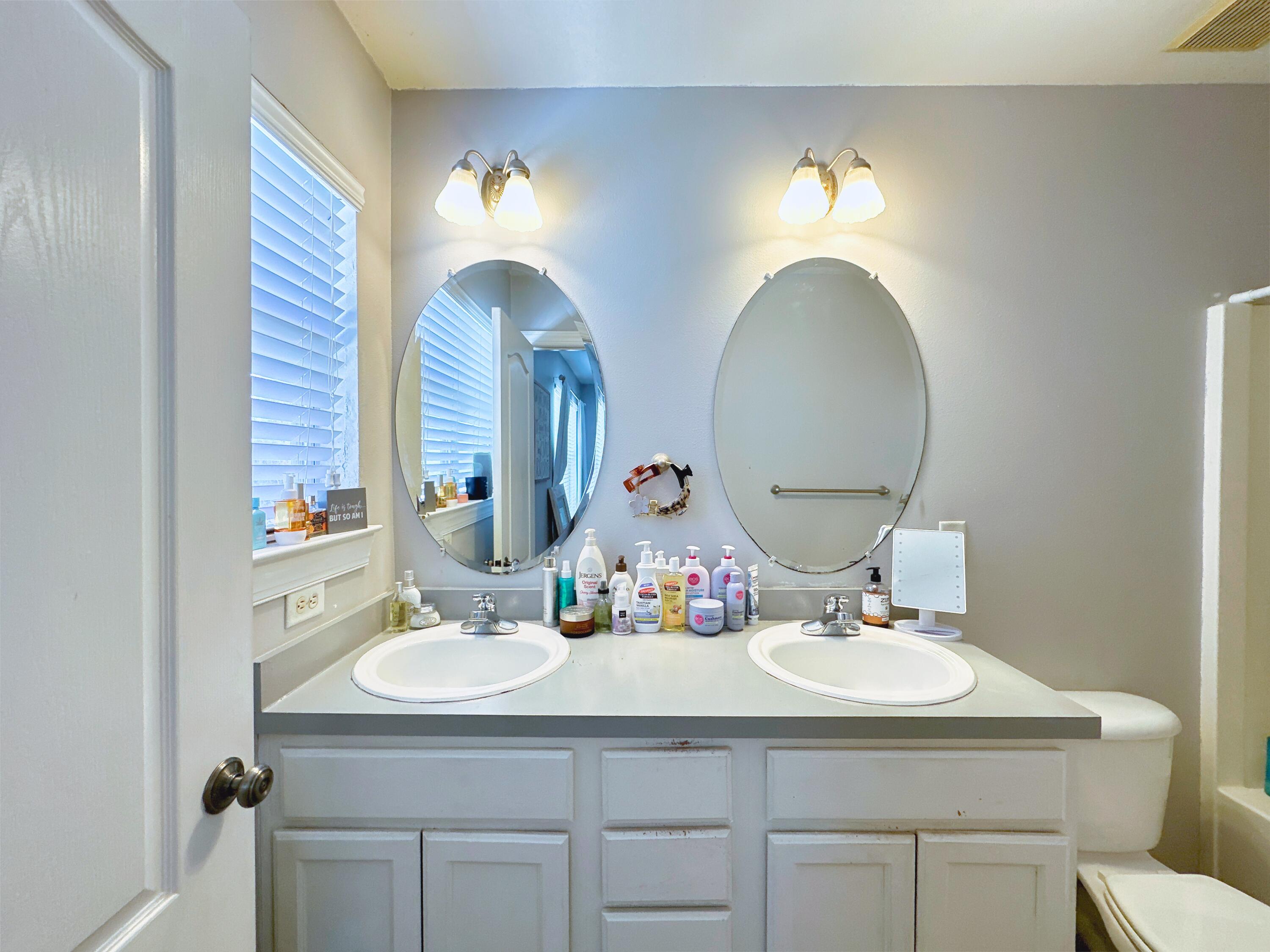 TWIN LAKES TOWNHOMES PH 2 - Residential