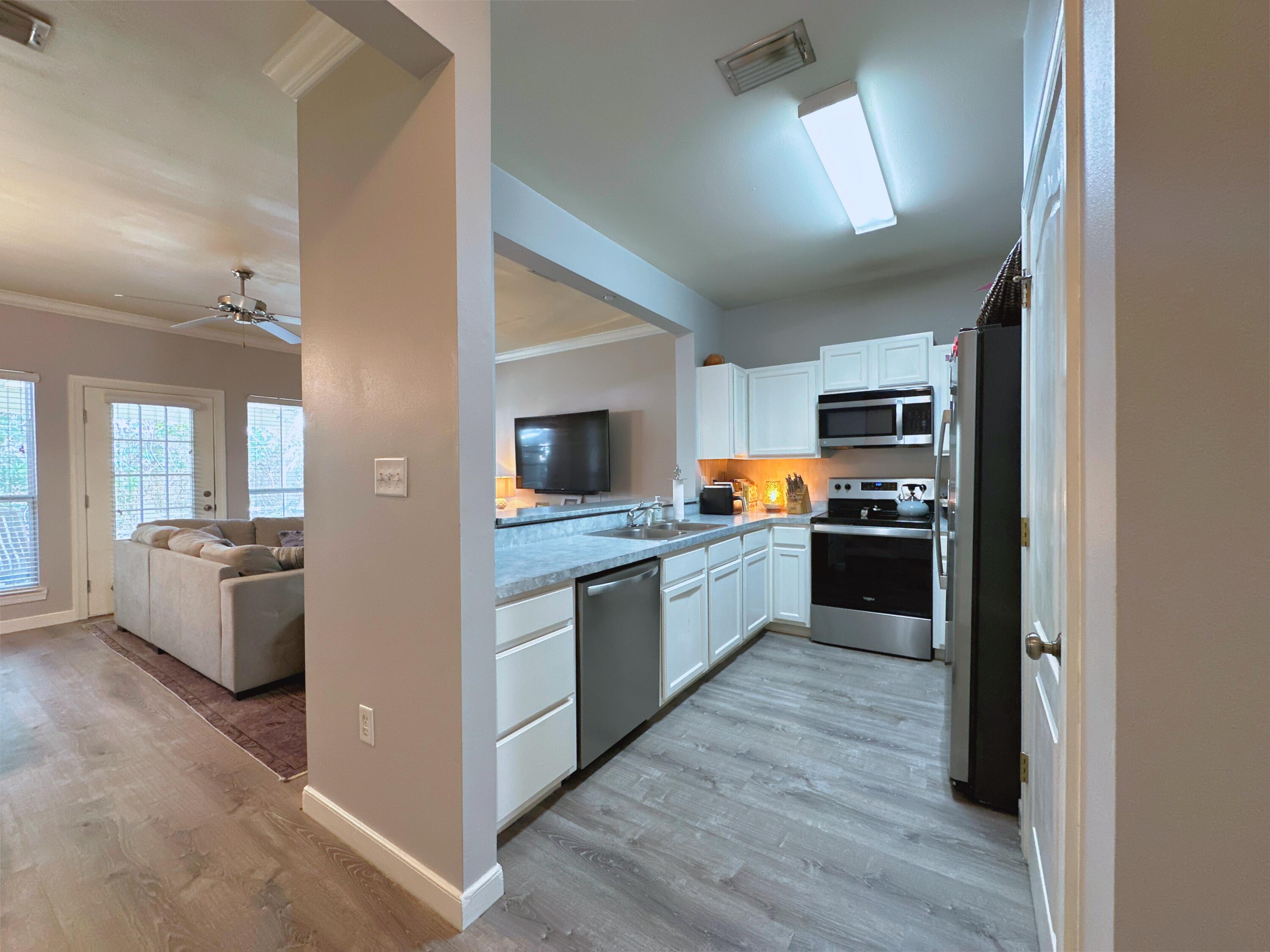 TWIN LAKES TOWNHOMES PH 2 - Residential