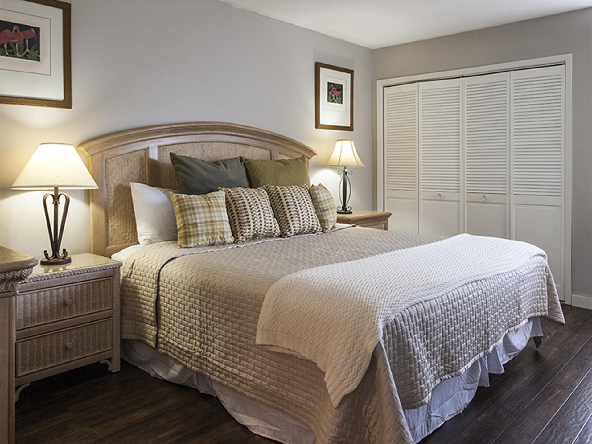 holiday surf and racquet club - Residential