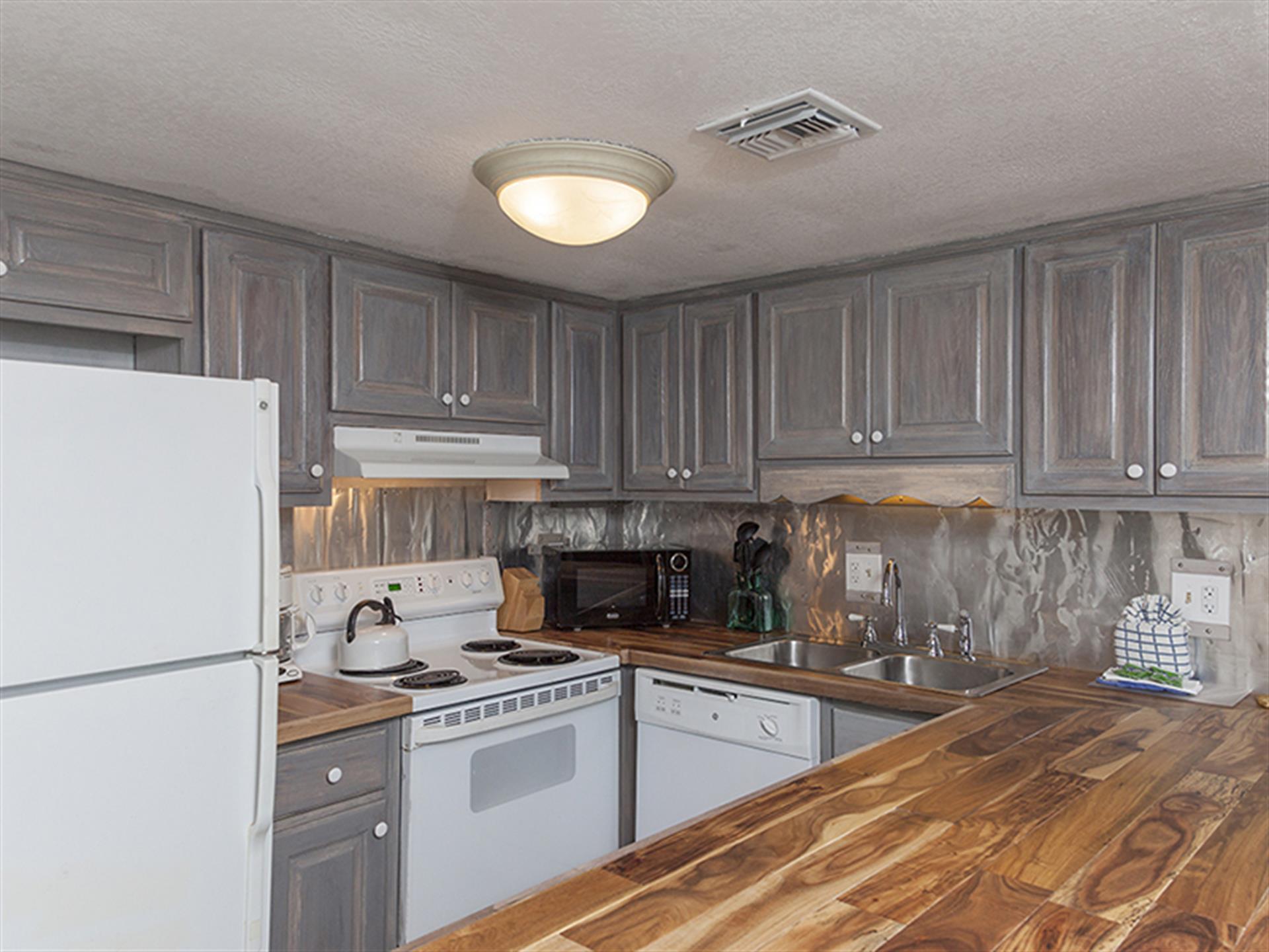 holiday surf and racquet club - Residential