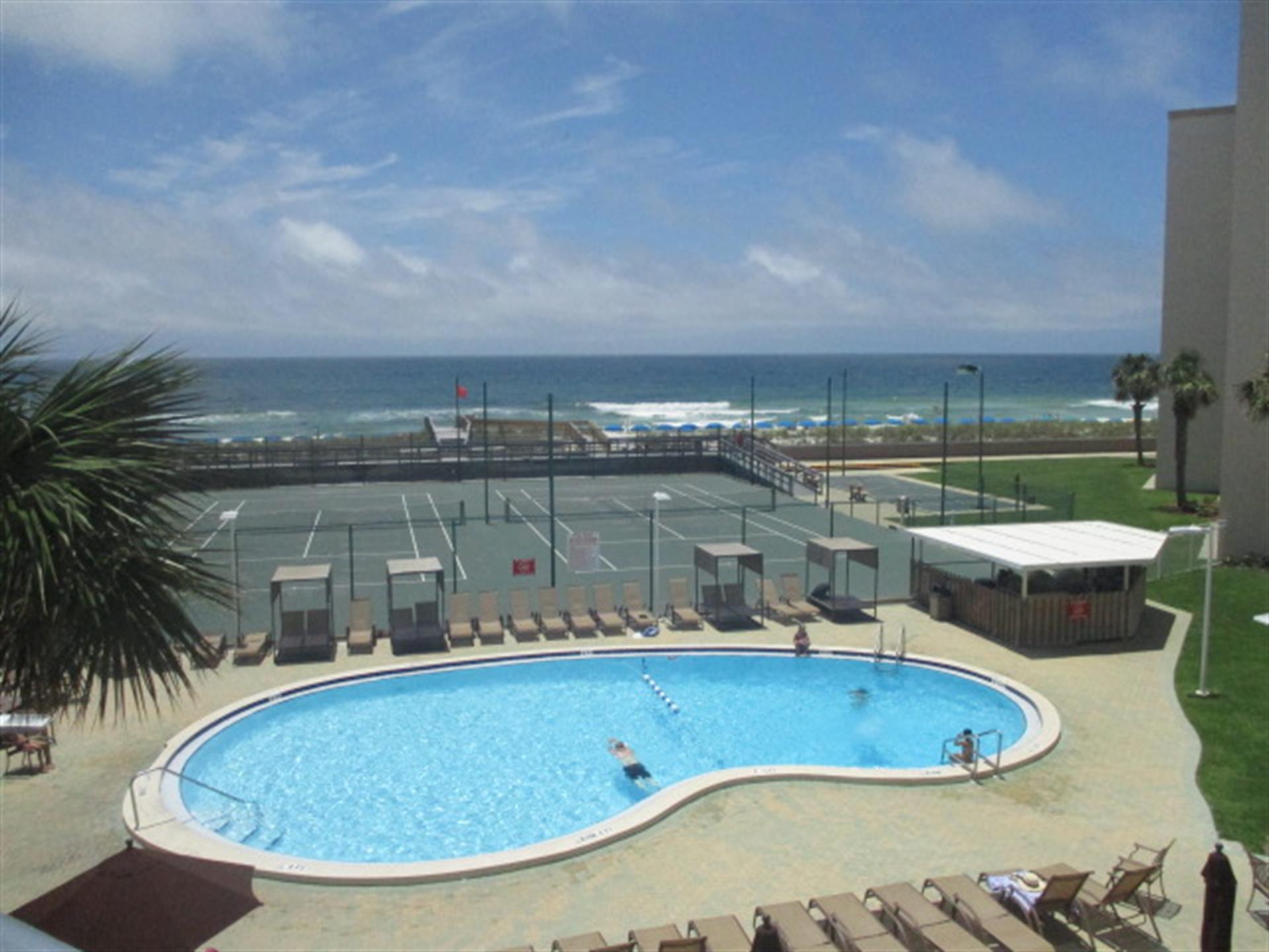 holiday surf and racquet club - Residential