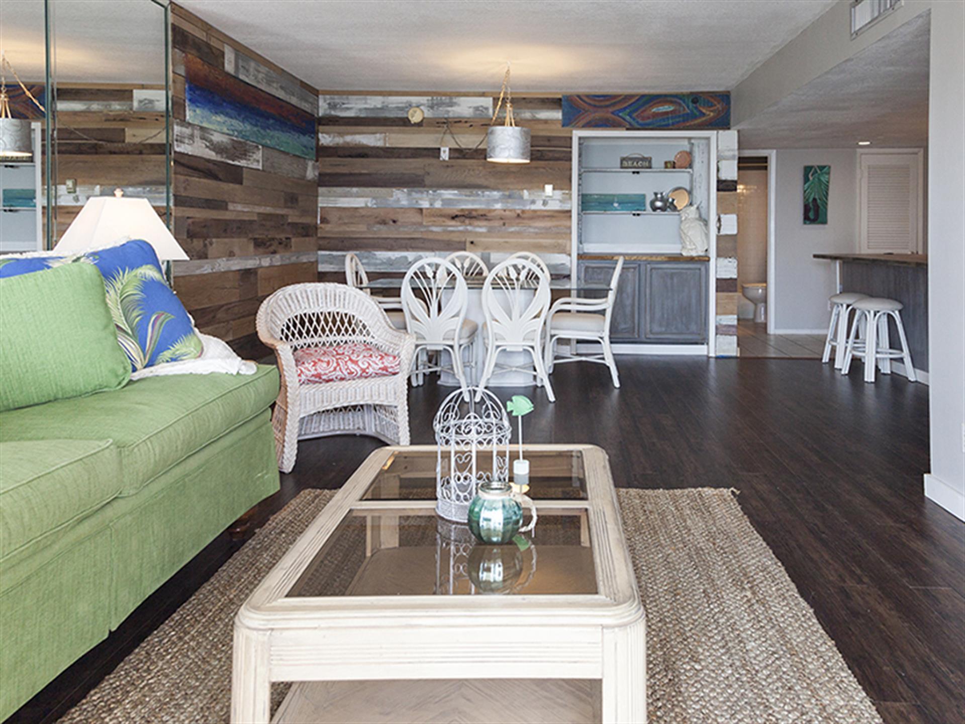 holiday surf and racquet club - Residential