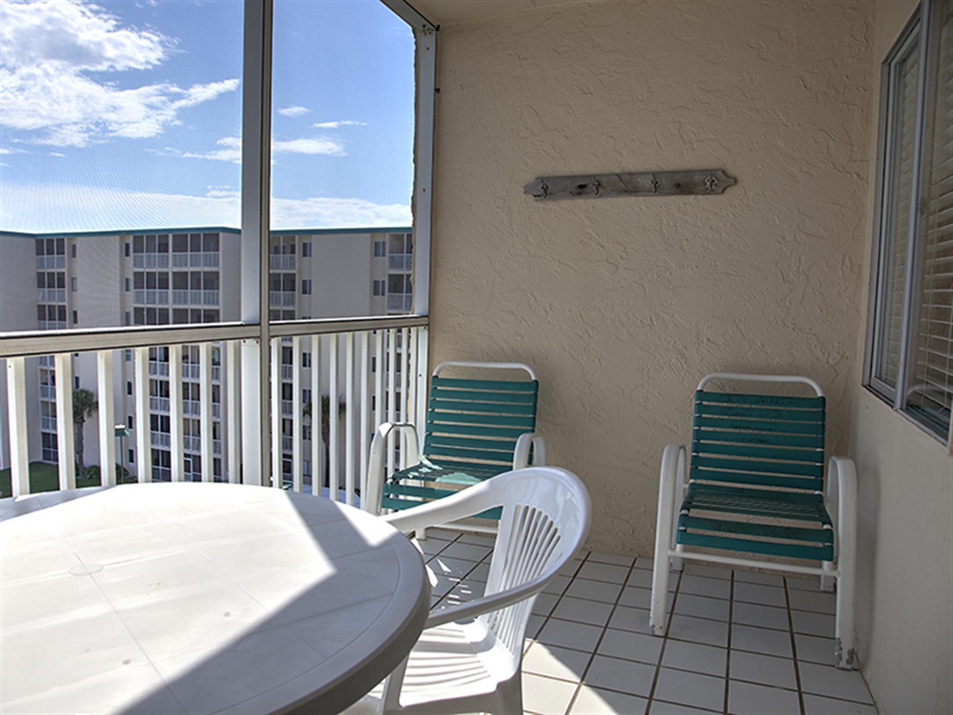 holiday surf and racquet club - Residential