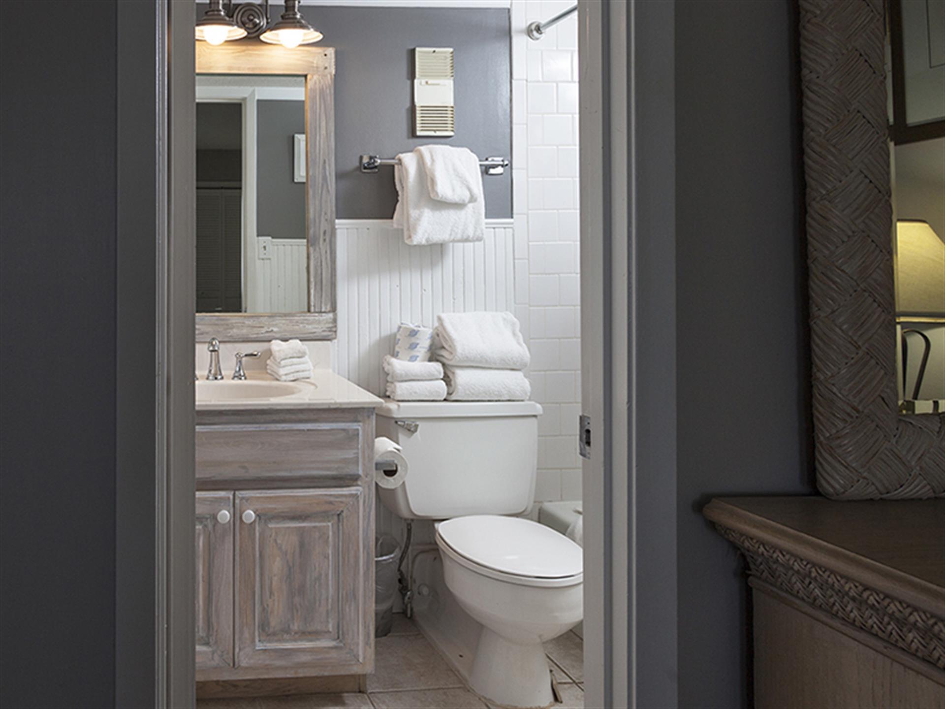 holiday surf and racquet club - Residential