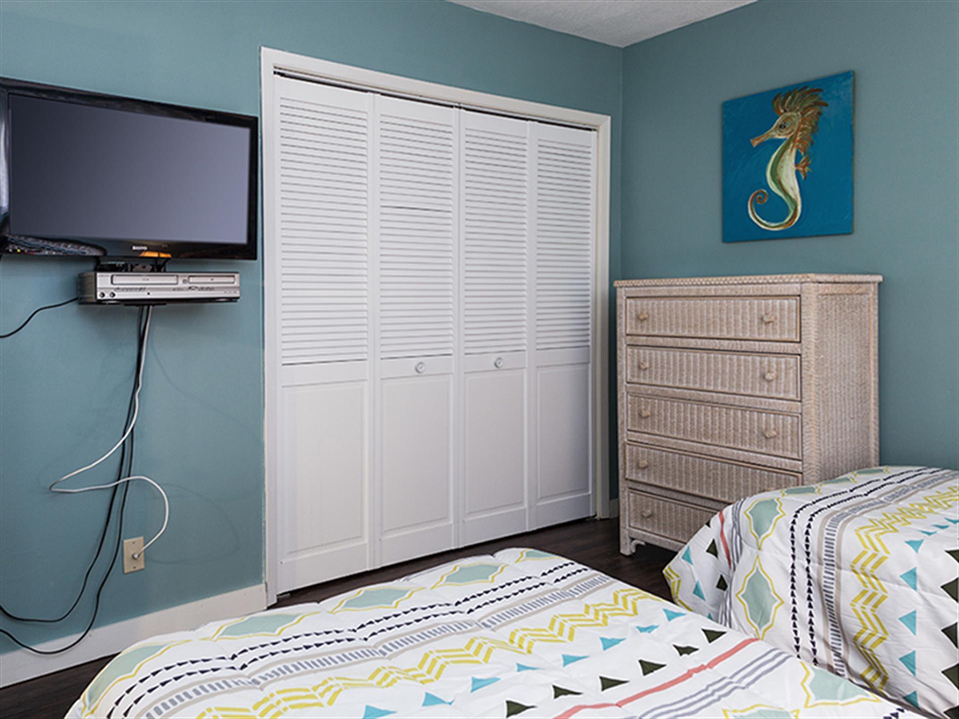 holiday surf and racquet club - Residential