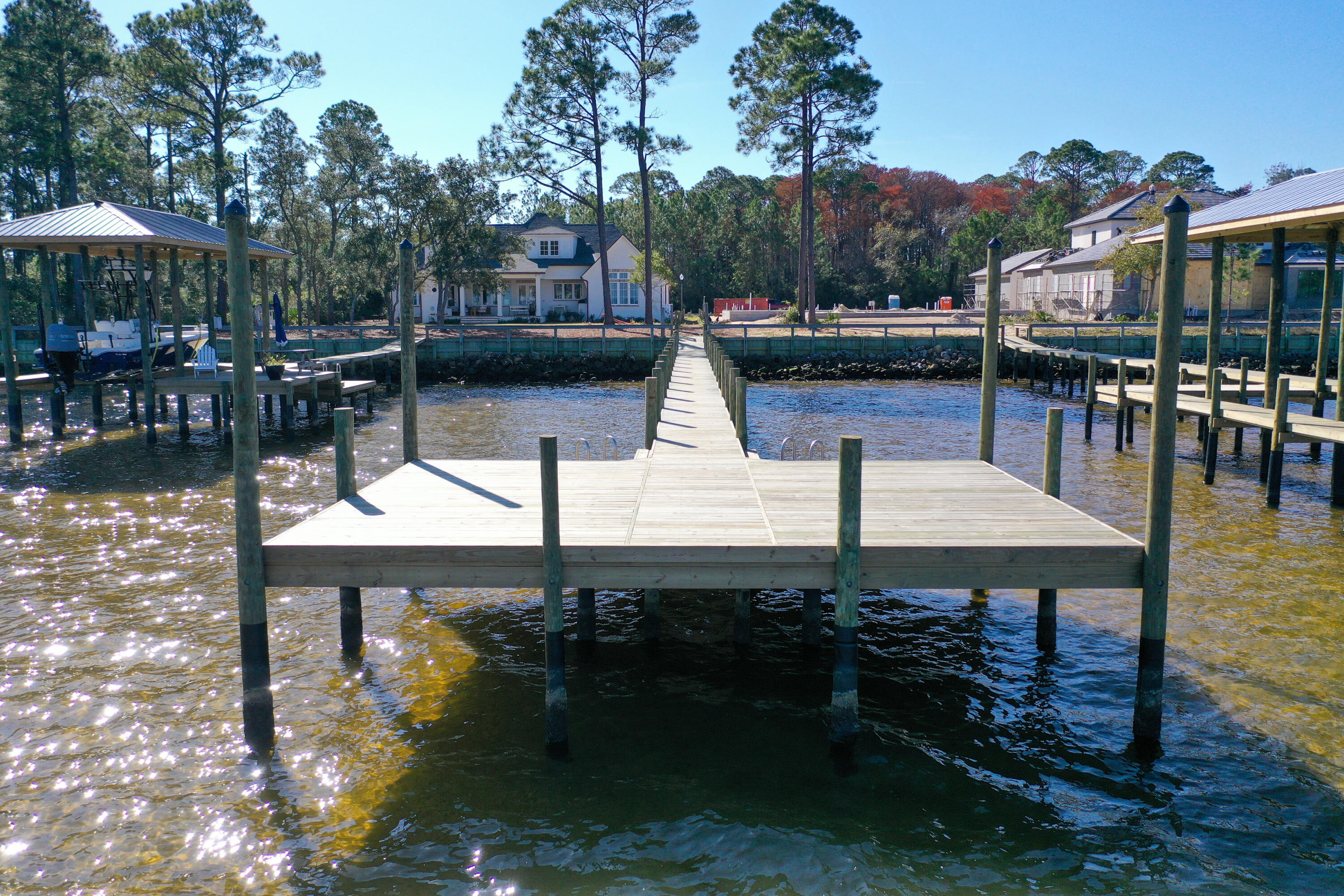 SECLUSION BAY - Residential