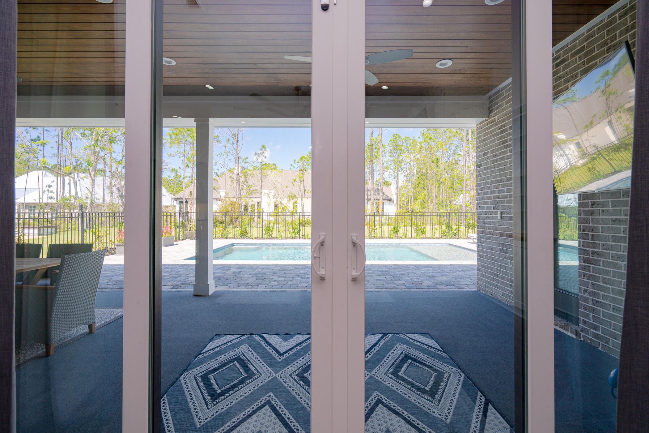 SECLUSION BAY - Residential