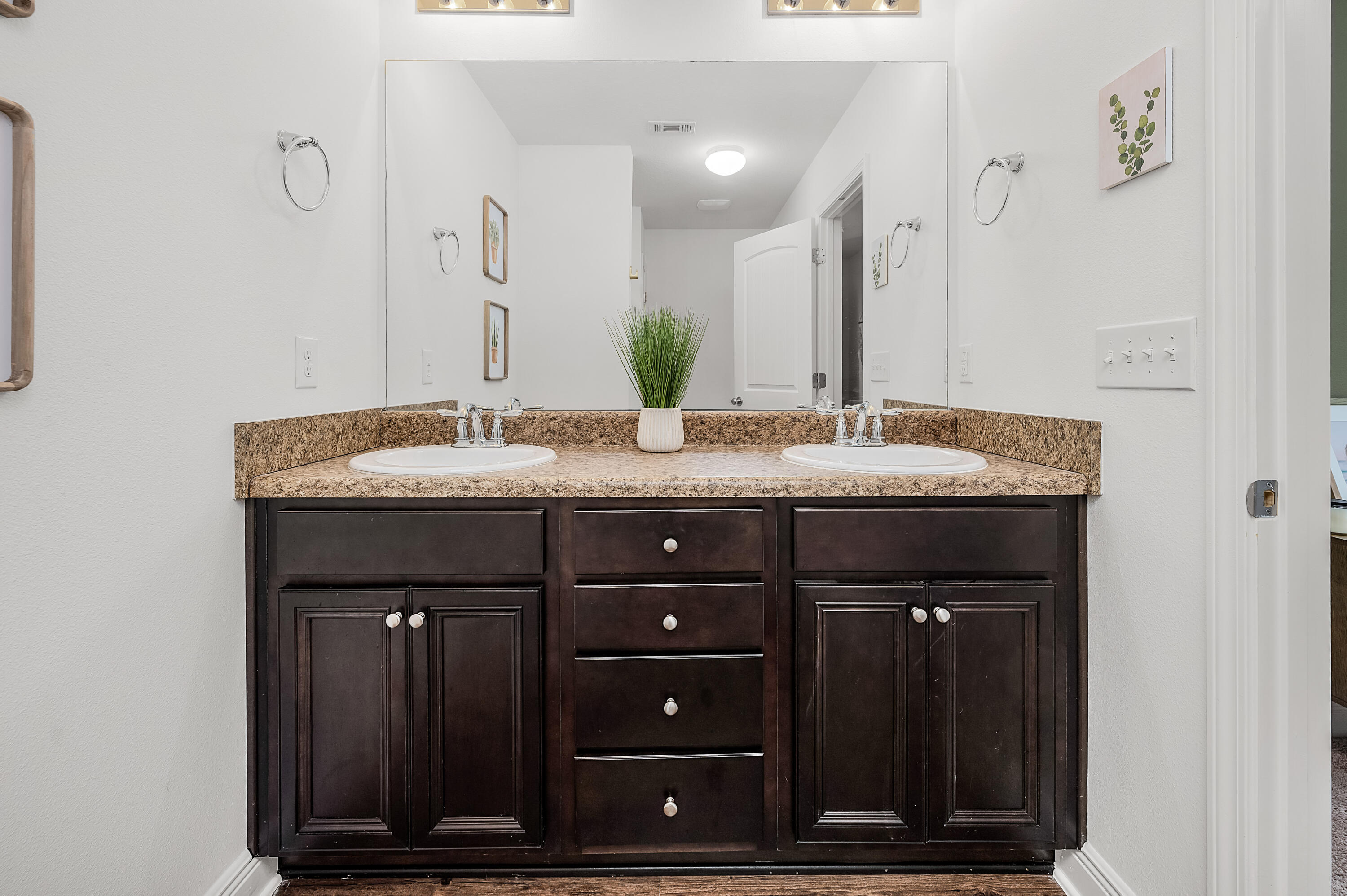 IRON HORSE T/H - Residential