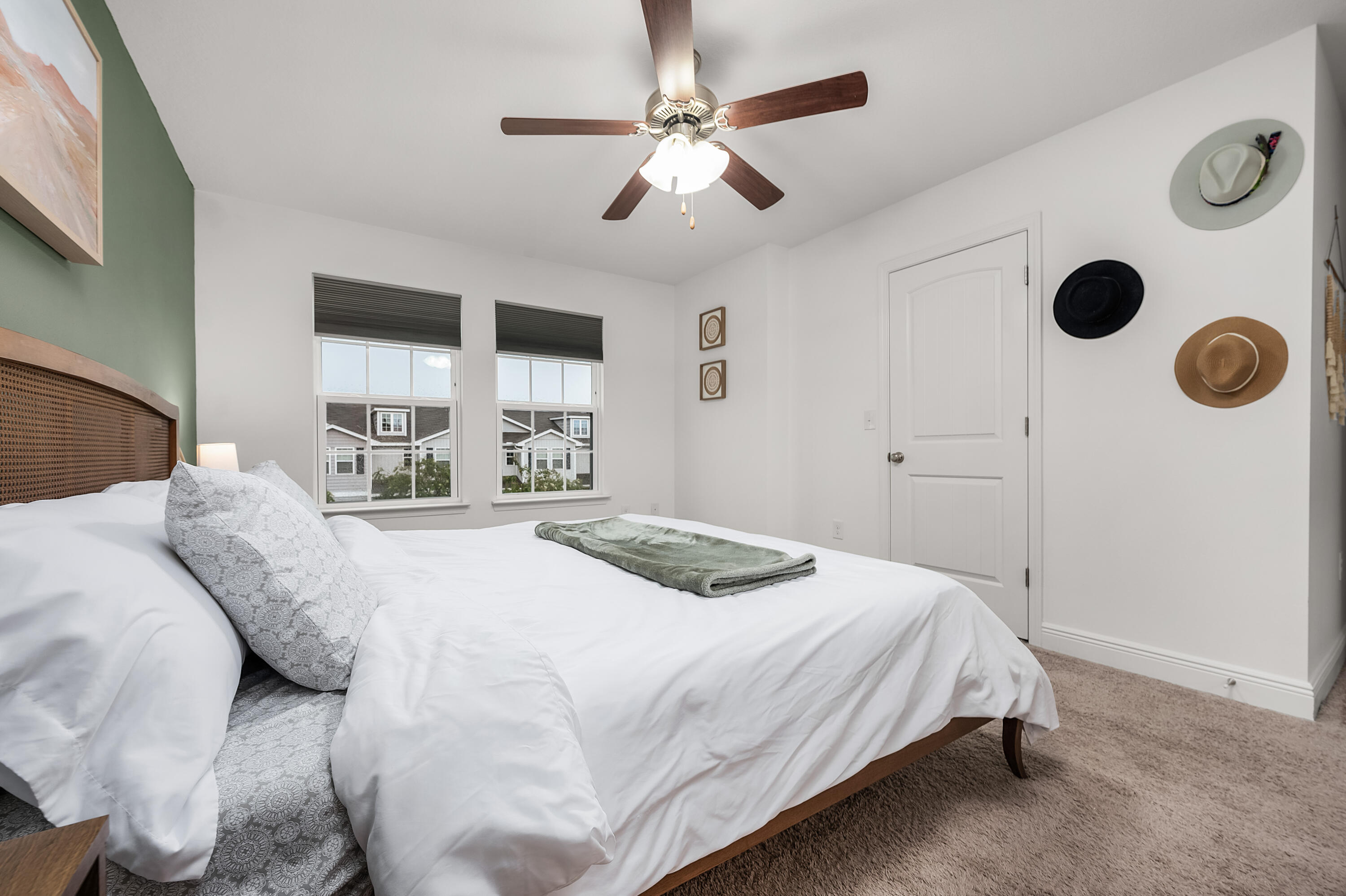 IRON HORSE T/H - Residential