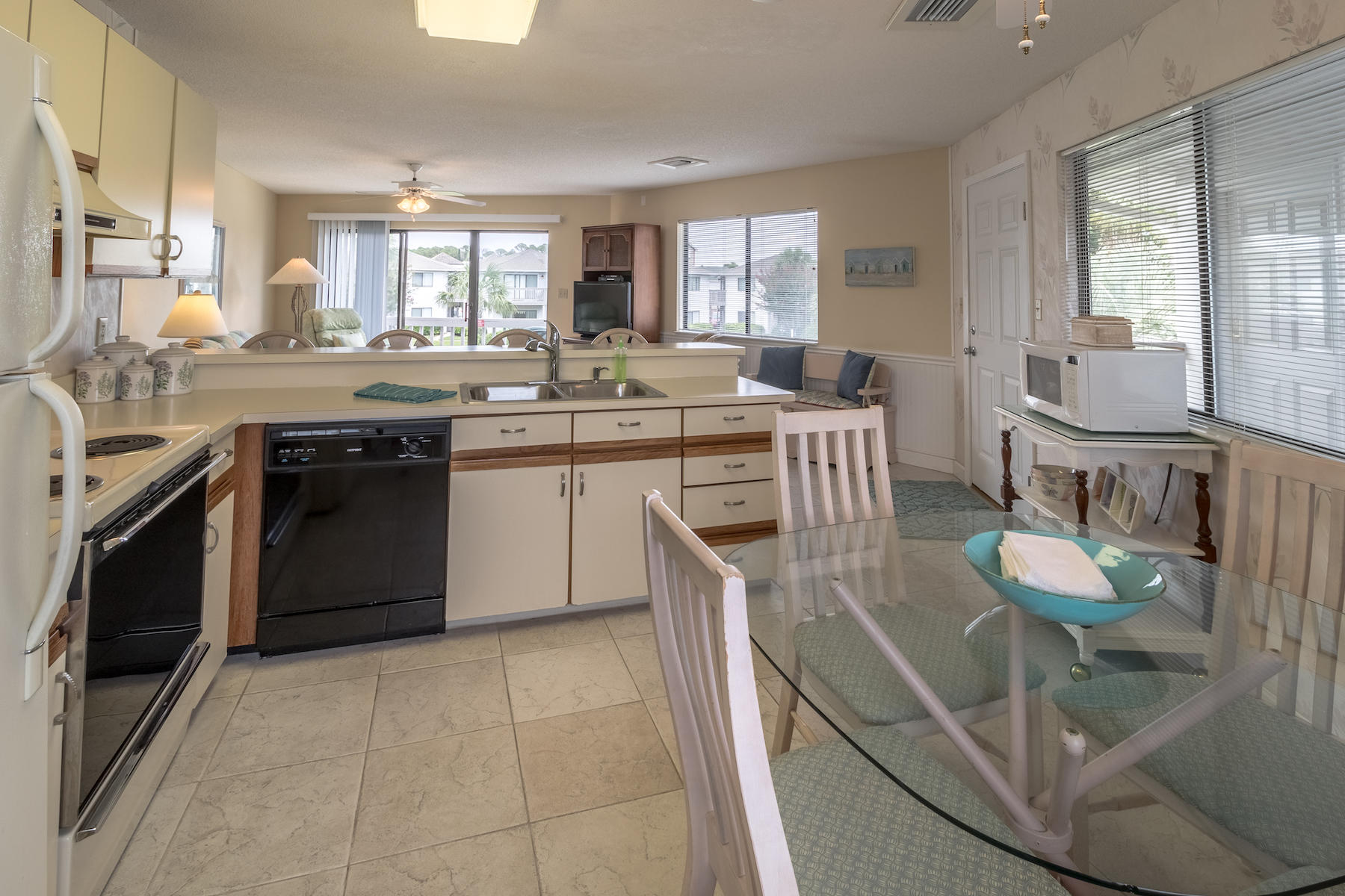 CRYSTAL VILLAGE CONDO PH I - Residential