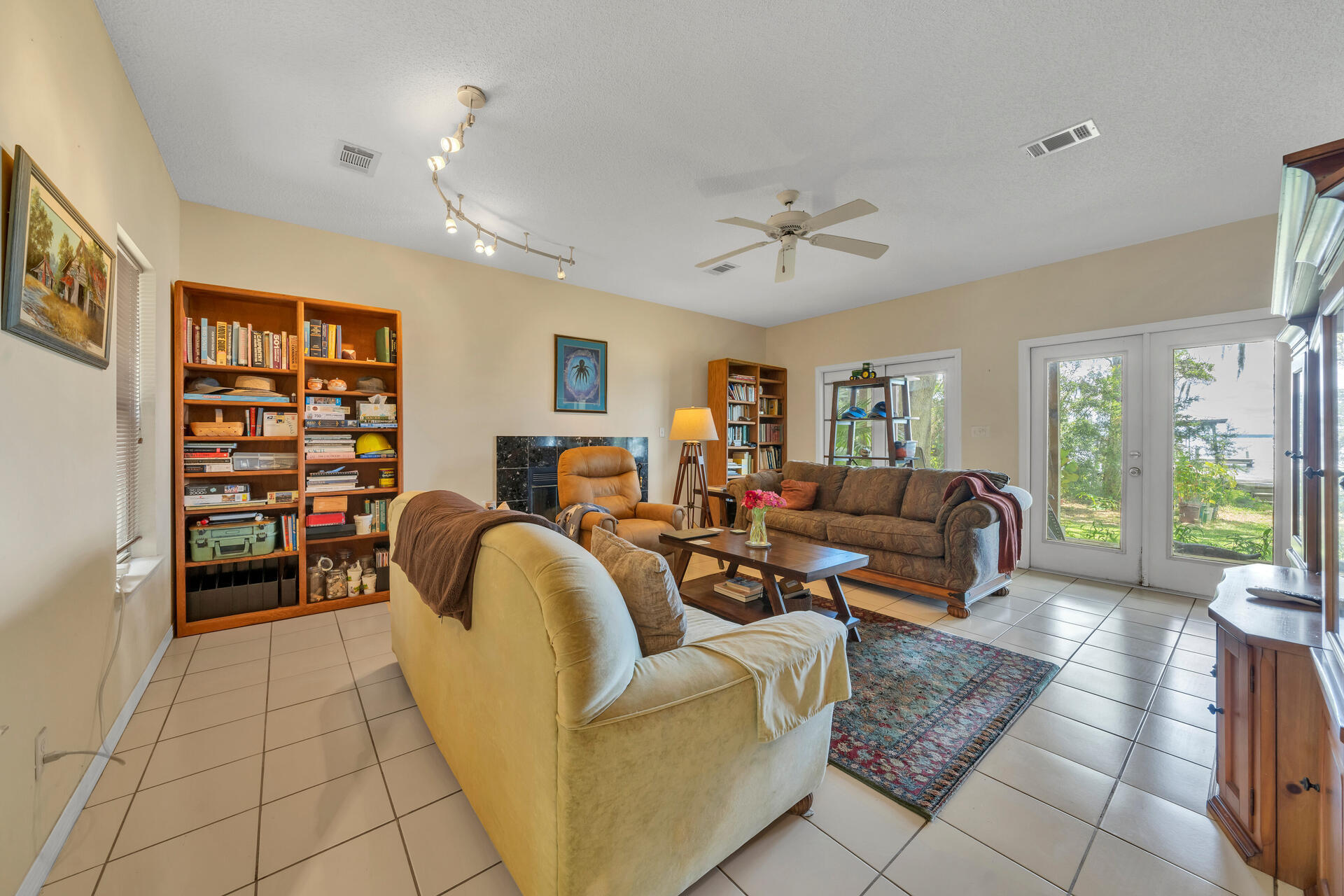 BAY BREEZE - Residential