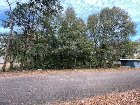 327 E Railroad Avenue Crestview FL 32539