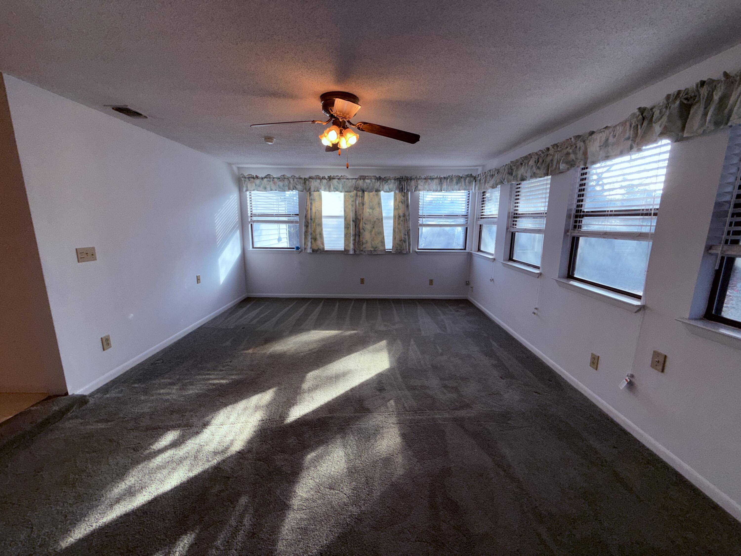 MARY ESTHER MANOR - Residential