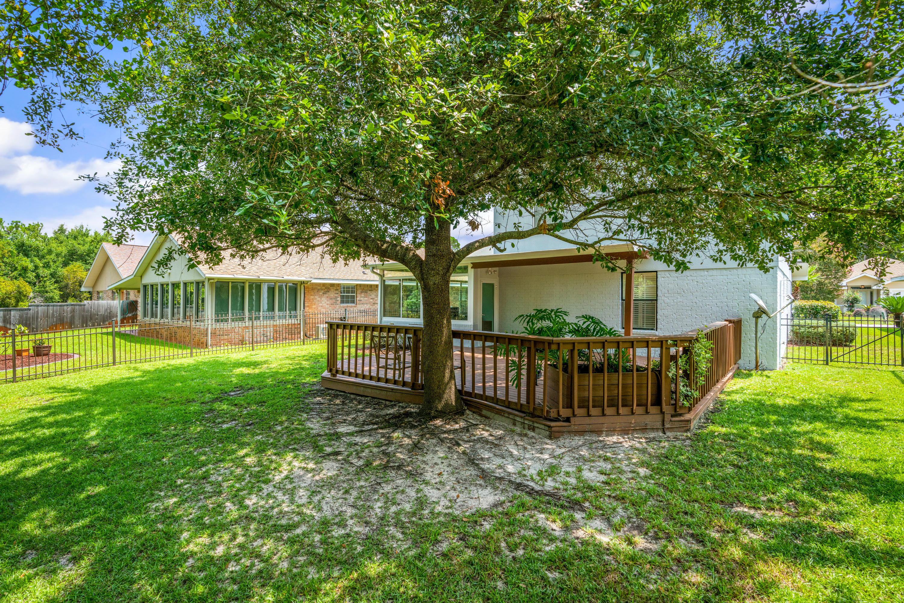 EMERALD LAKES PH 3 - Residential