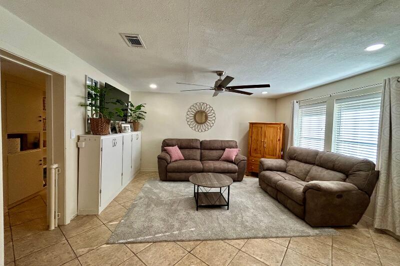 ELLIOTTS POINT - Residential