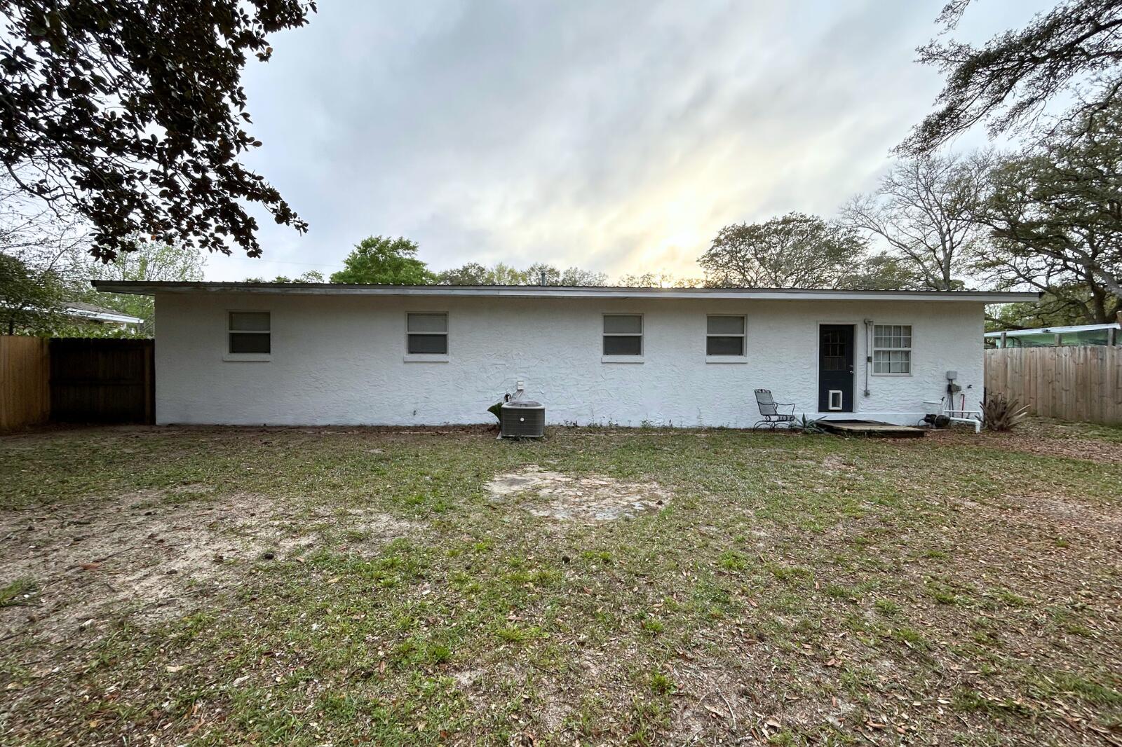 ELLIOTTS POINT - Residential
