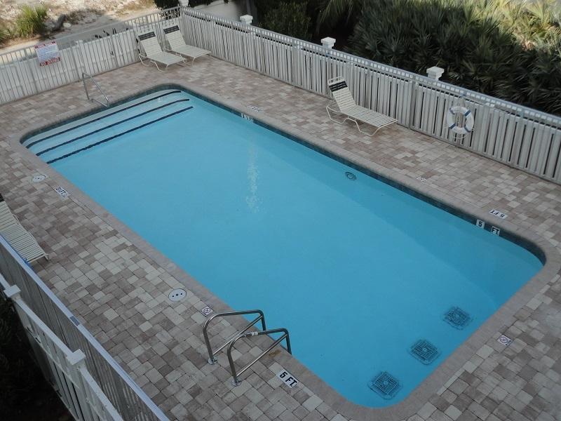 COMMODORE'S RETREAT LIMITED CONDO - Residential