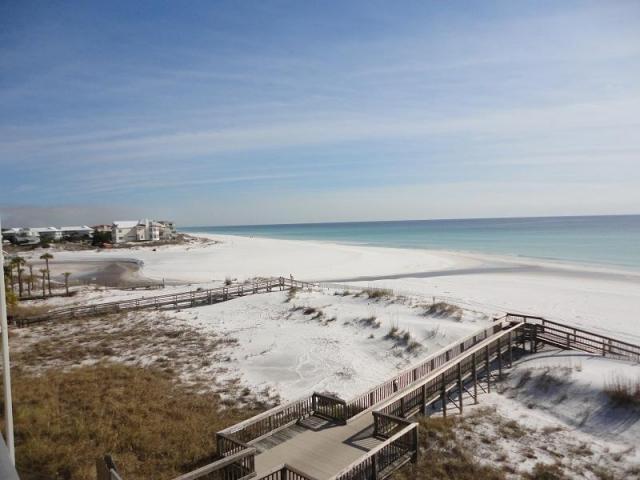 COMMODORE'S RETREAT LIMITED CONDO - Residential