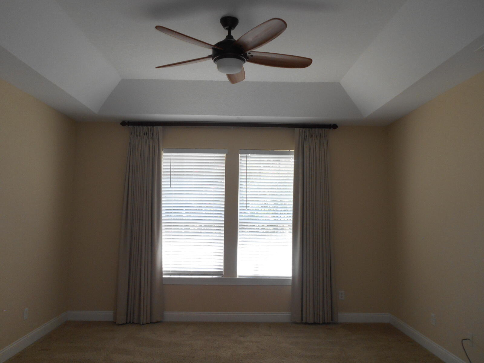 DIAMOND LAKES - Residential