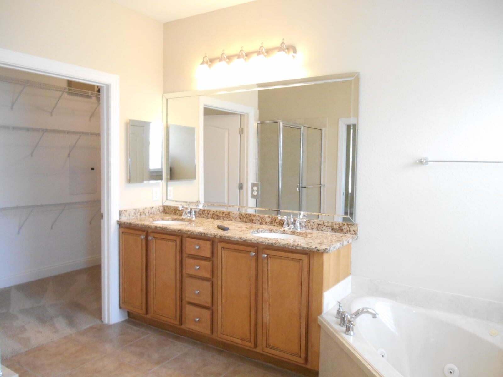 DIAMOND LAKES - Residential