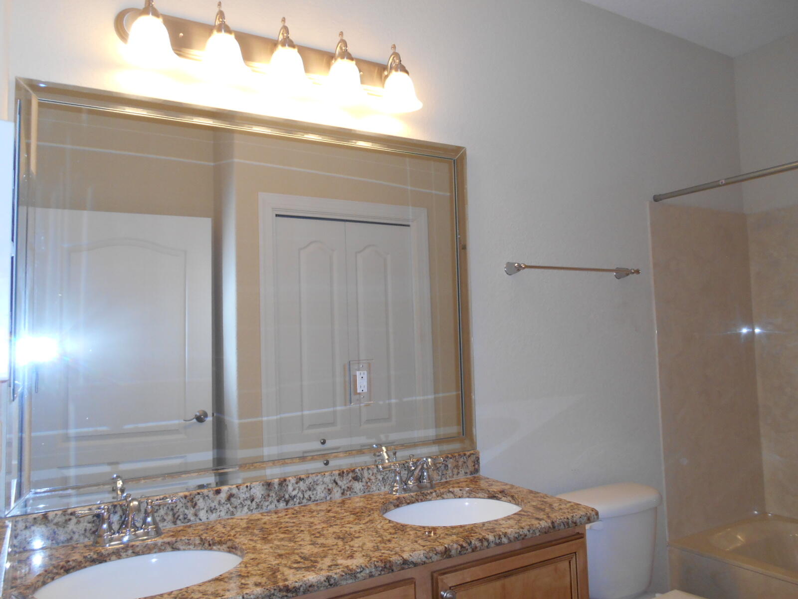 DIAMOND LAKES - Residential