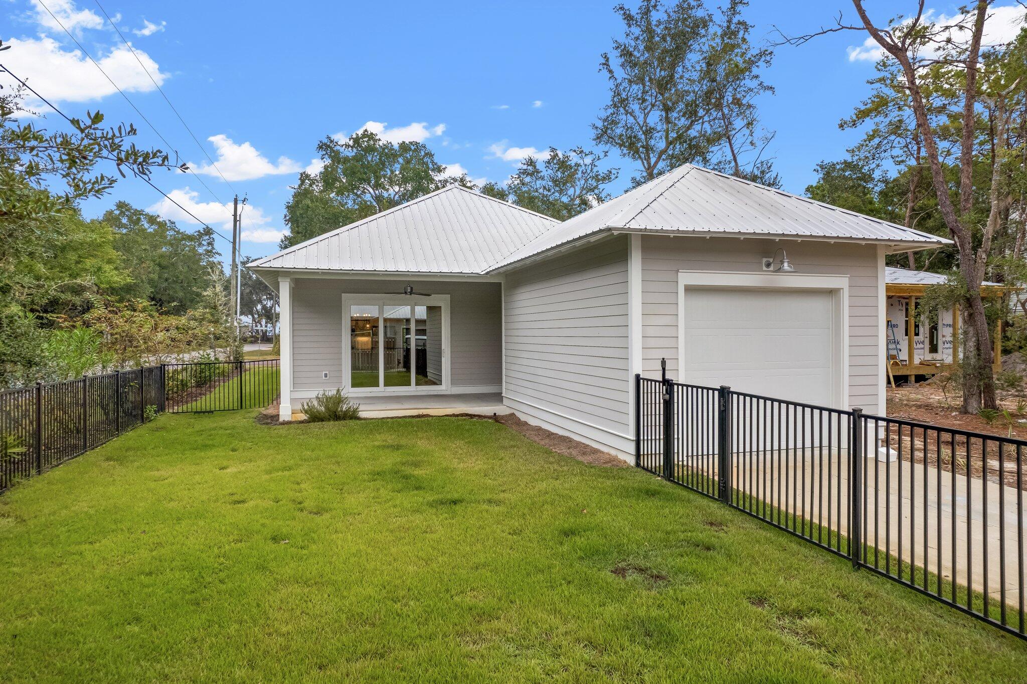 GRAYTON BAYOU - Residential Lease