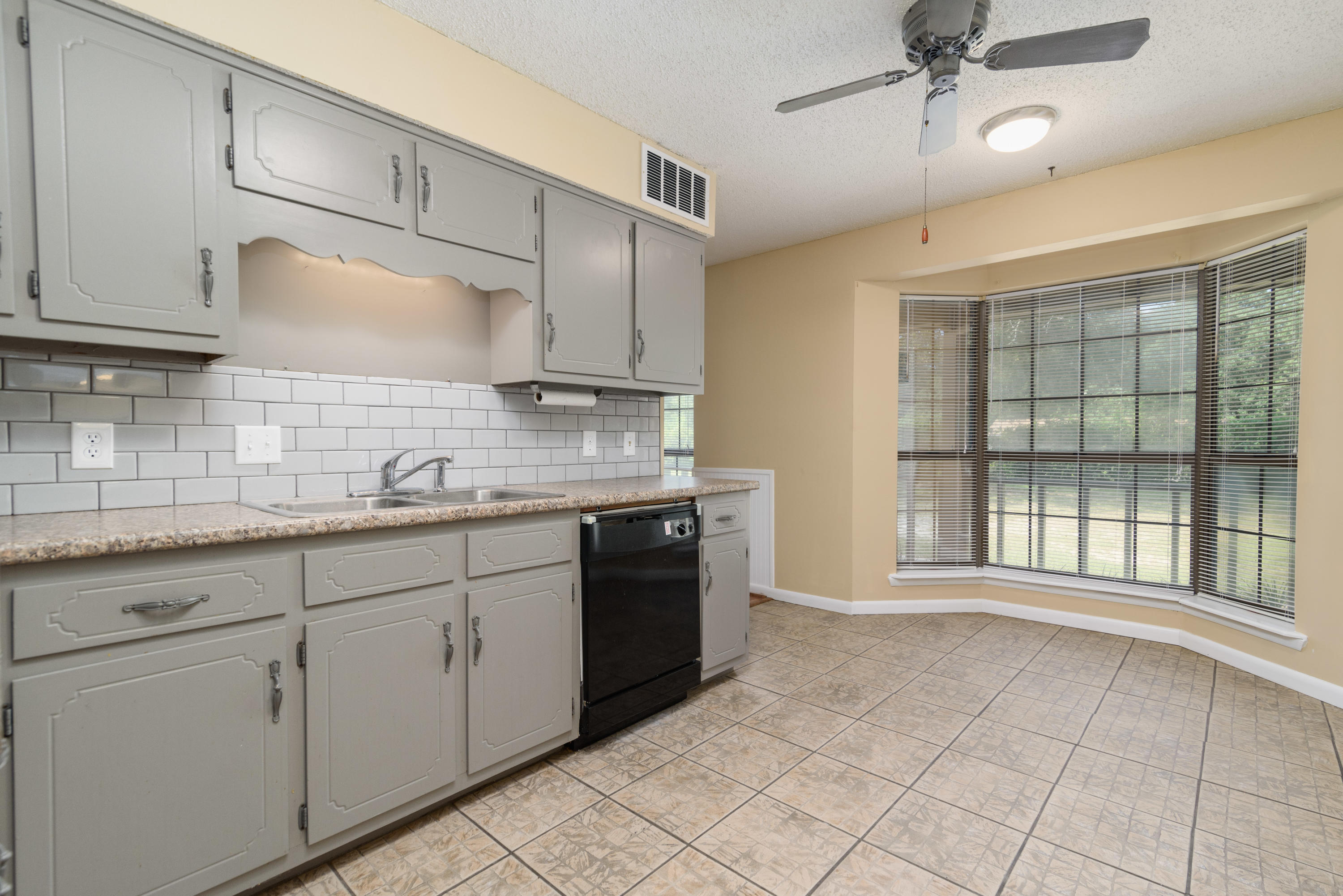 WOODBINE HILLS - Residential