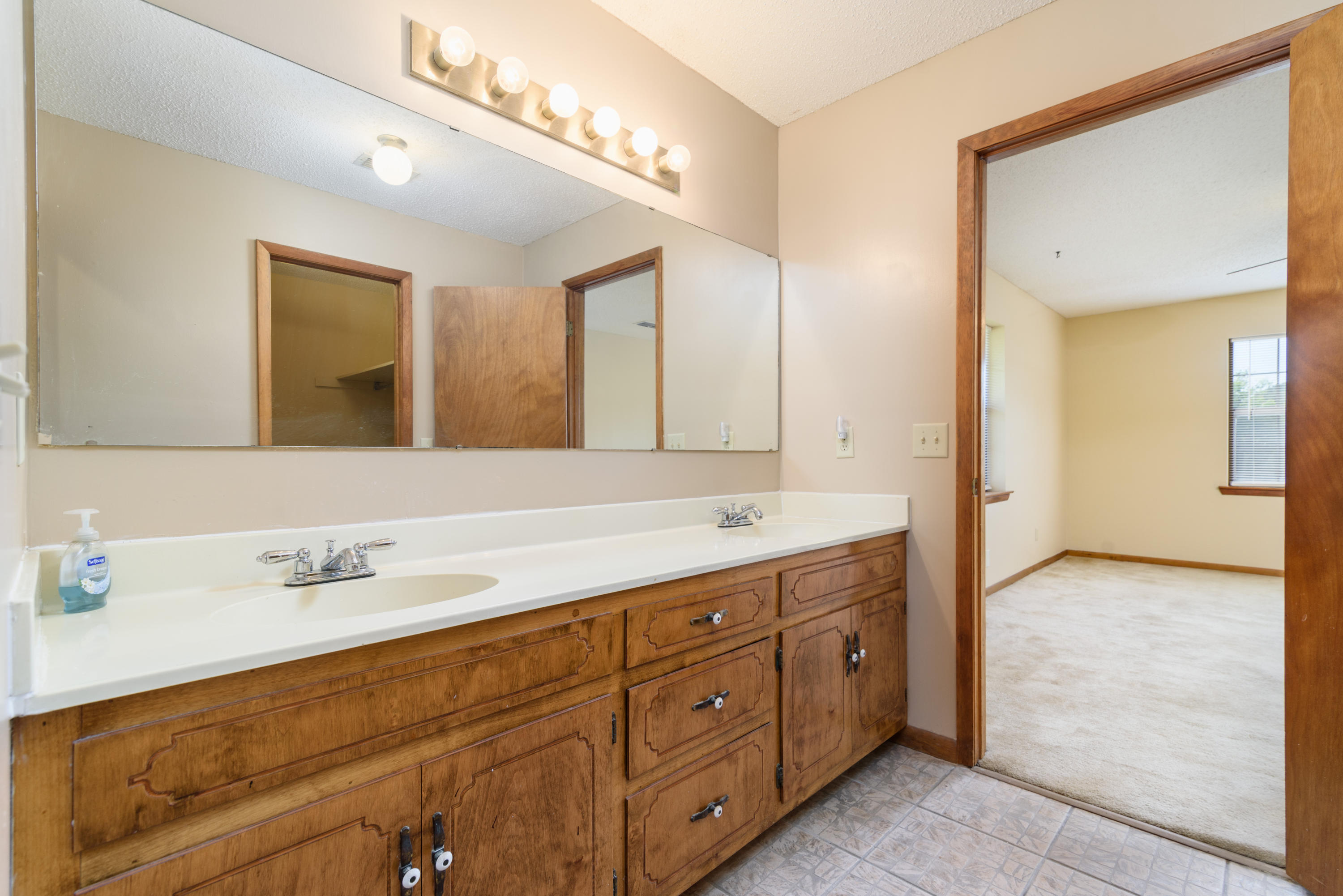 WOODBINE HILLS - Residential