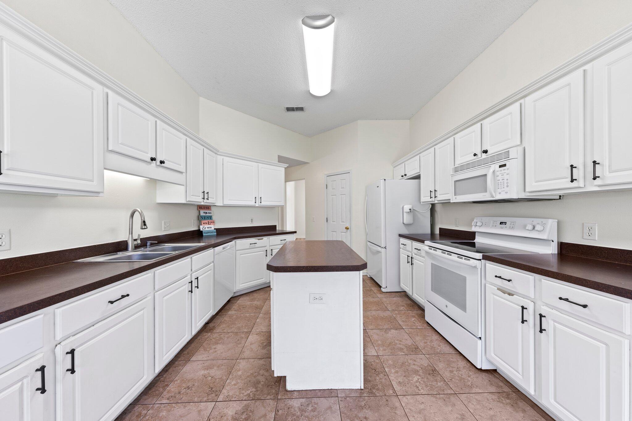 HOLLEY BY THE SEA - Residential