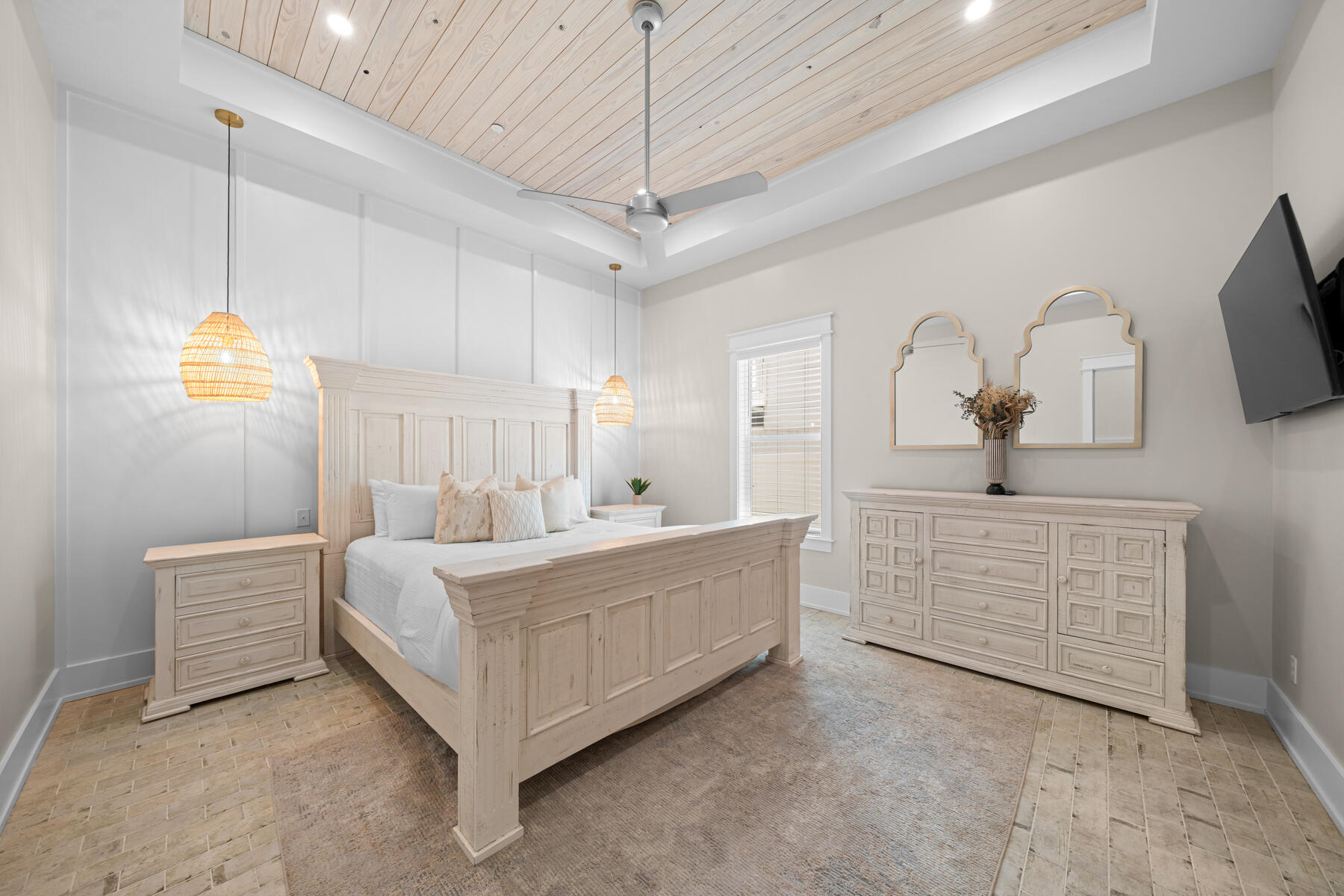 LAGUNA BEACH - Residential