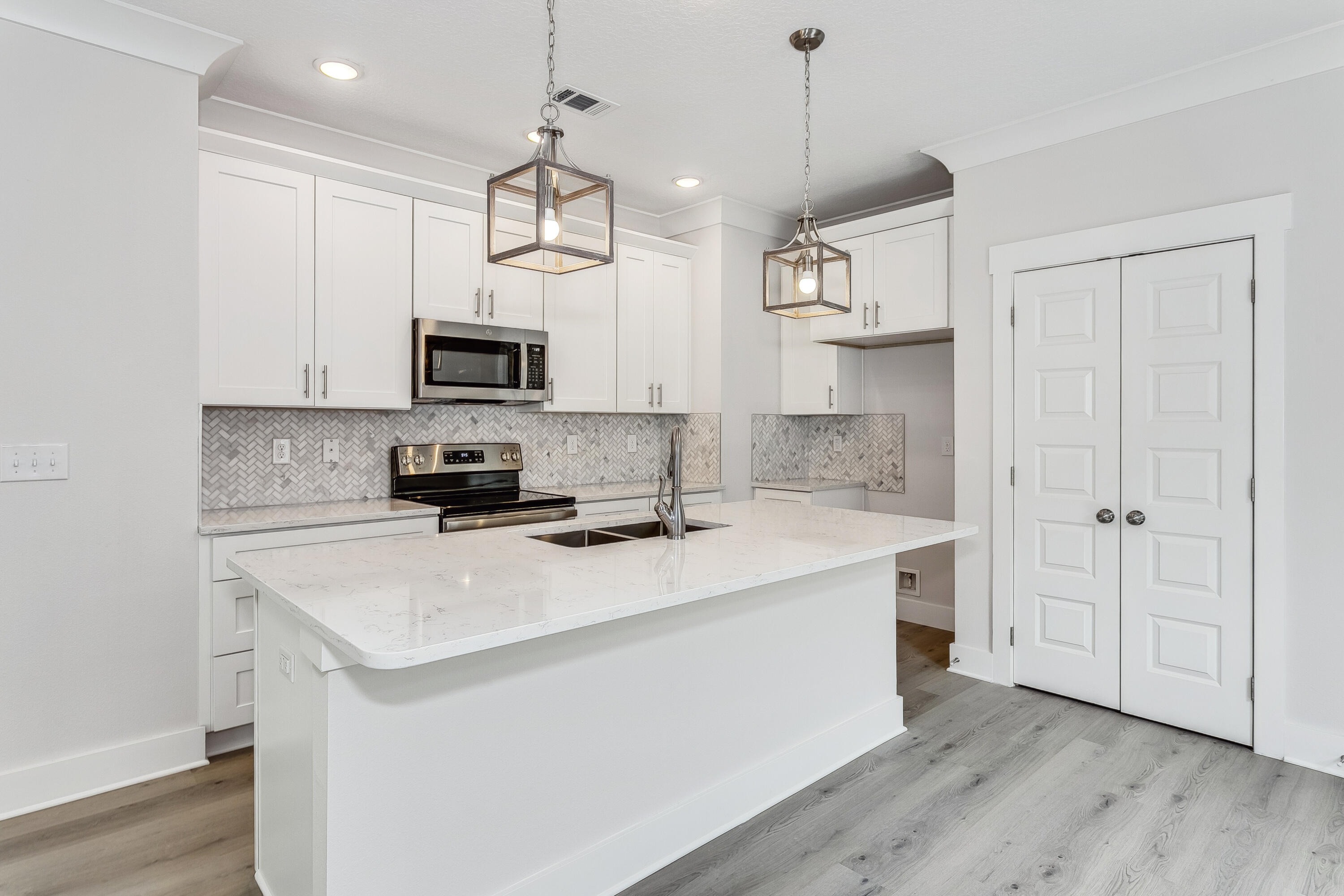 NICEVILLE (222200.00) - Residential