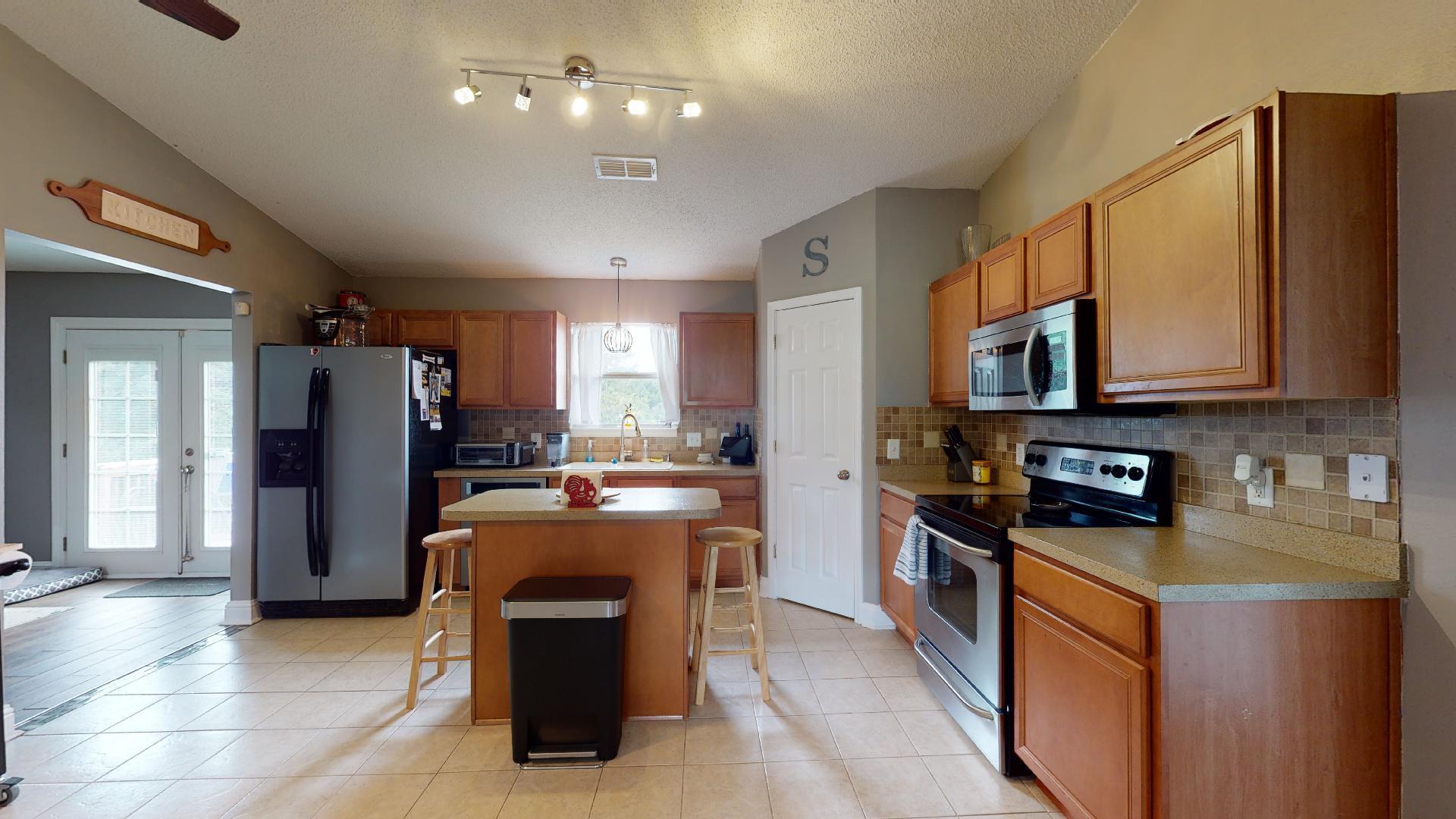 COUNTRY VIEW 10TH - Residential