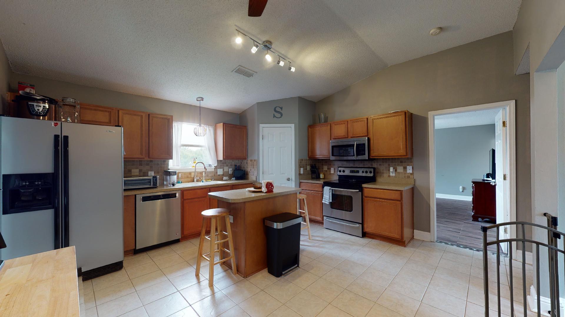 COUNTRY VIEW 10TH - Residential