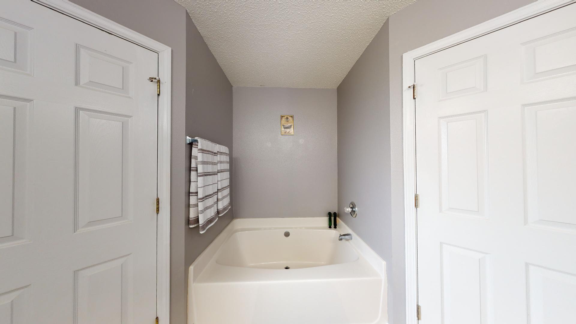 COUNTRY VIEW 10TH - Residential