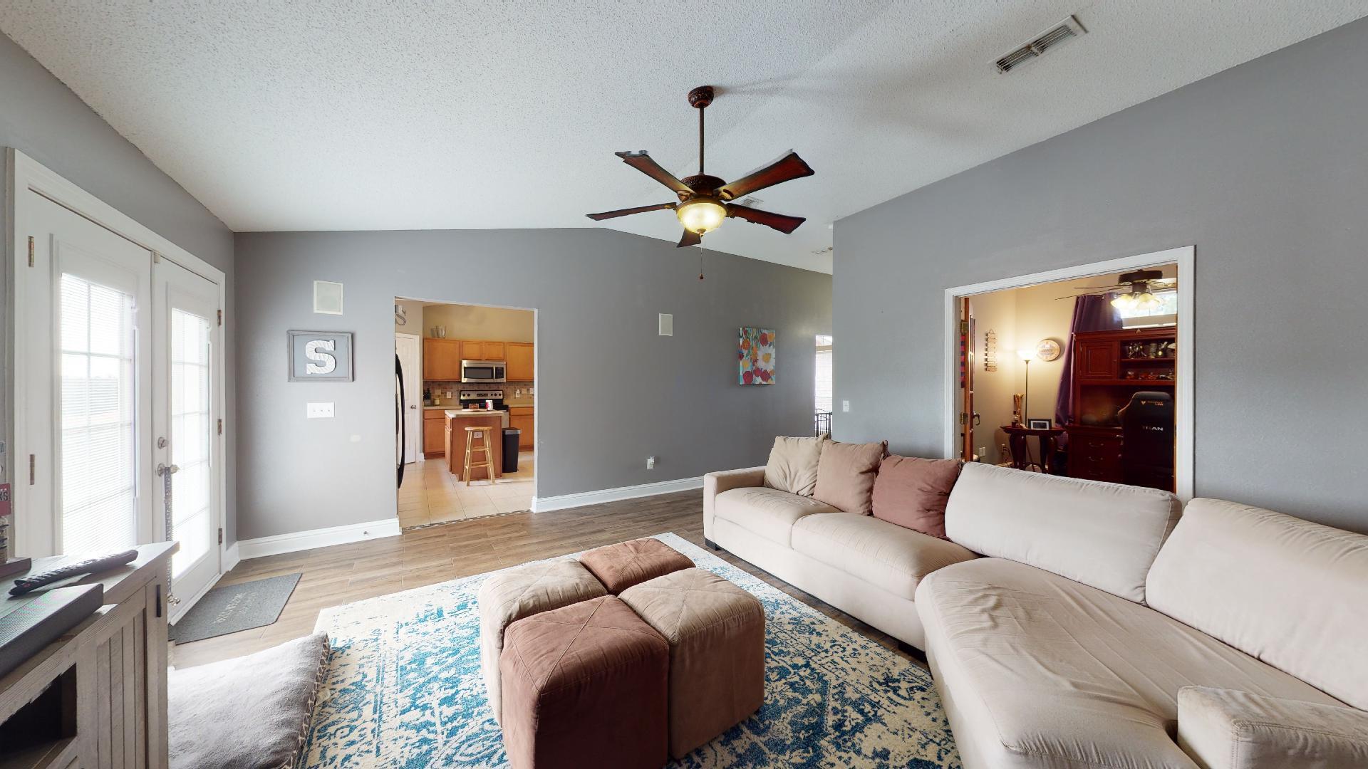 COUNTRY VIEW 10TH - Residential