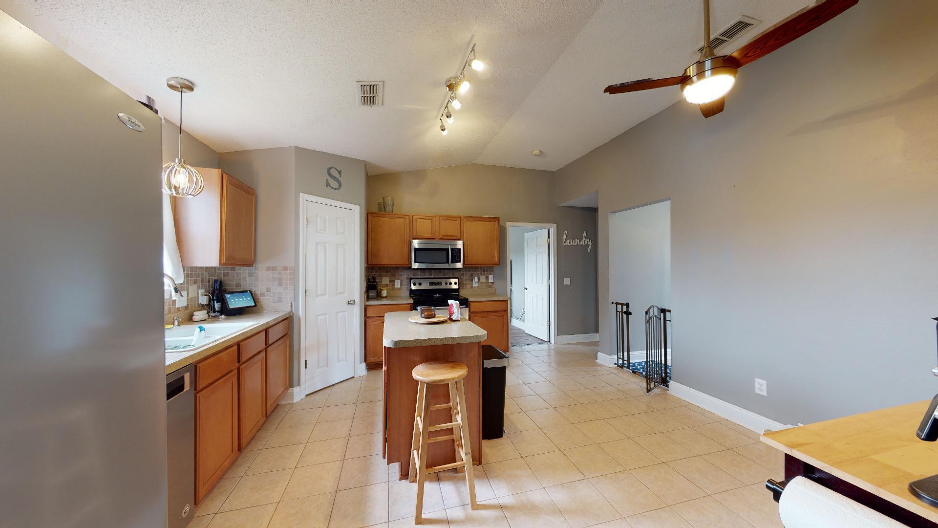 COUNTRY VIEW 10TH - Residential