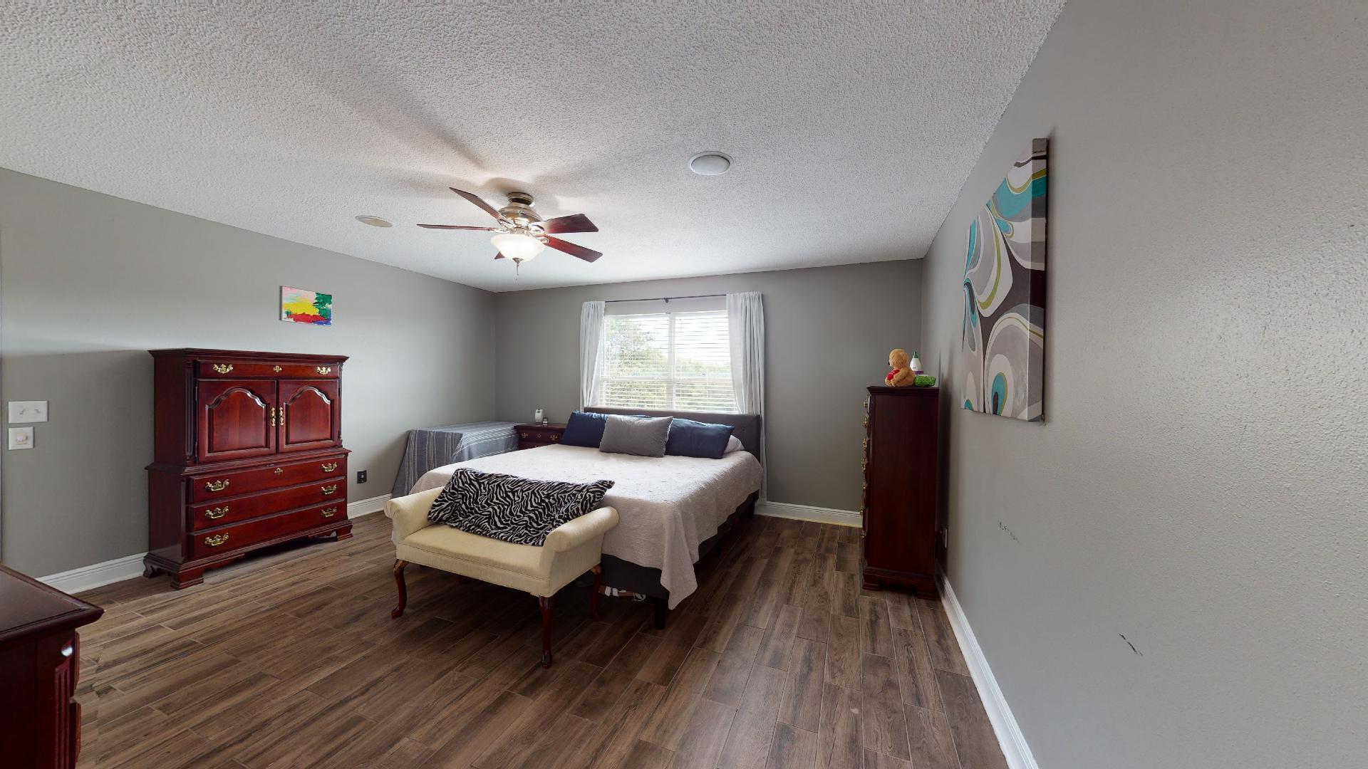 COUNTRY VIEW 10TH - Residential