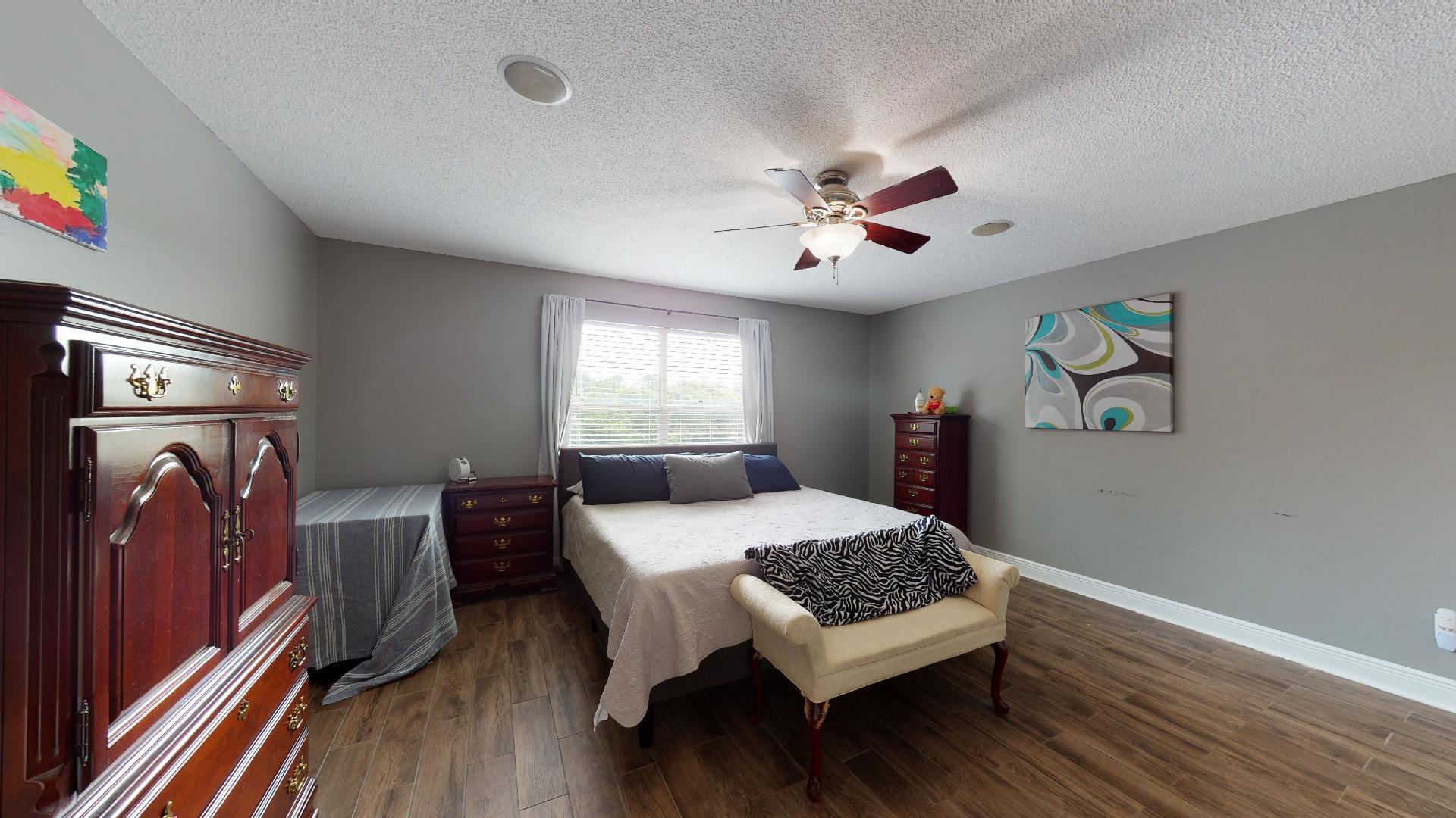 COUNTRY VIEW 10TH - Residential