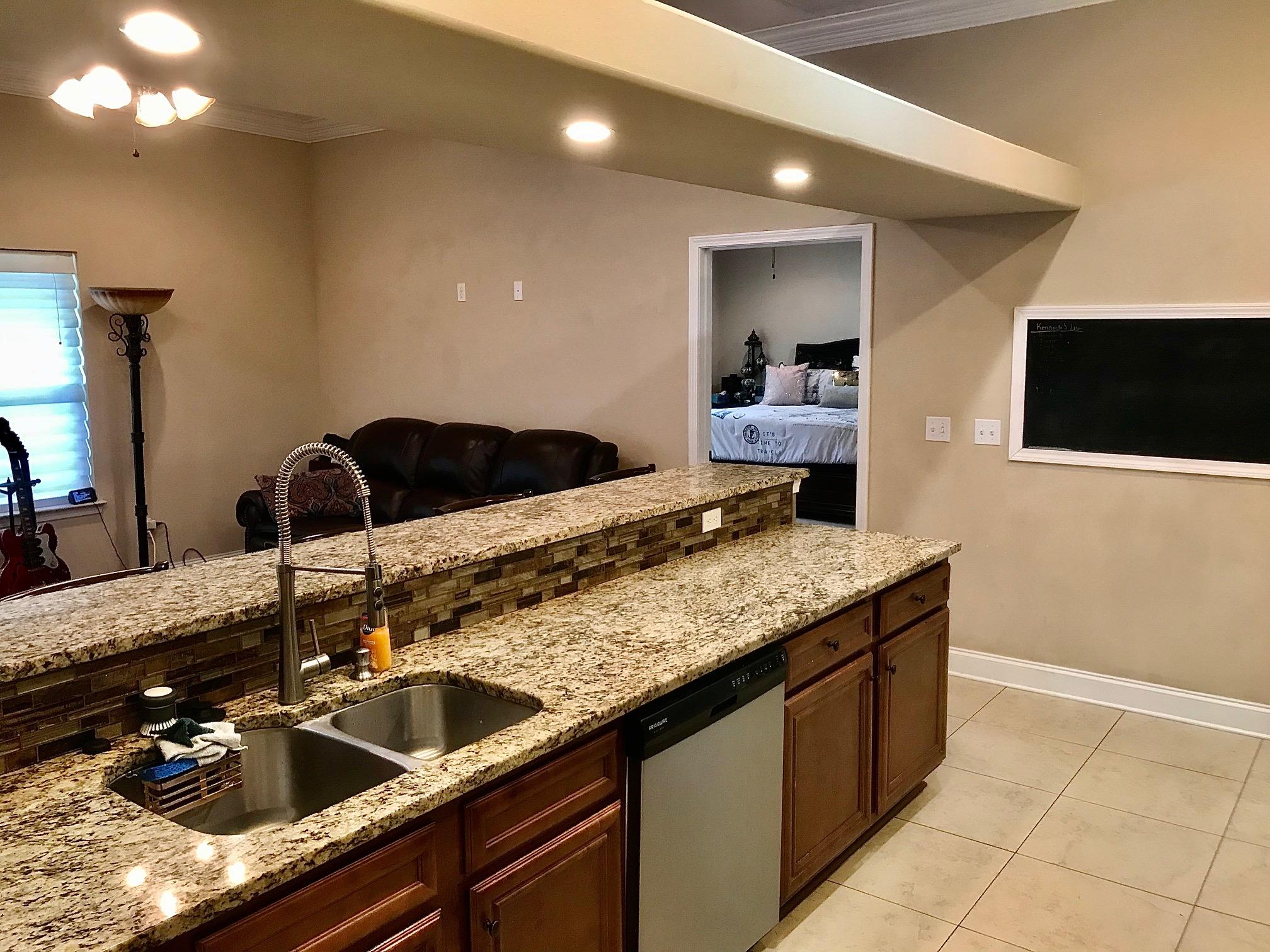 COLONIAL HEIGHTS - Residential