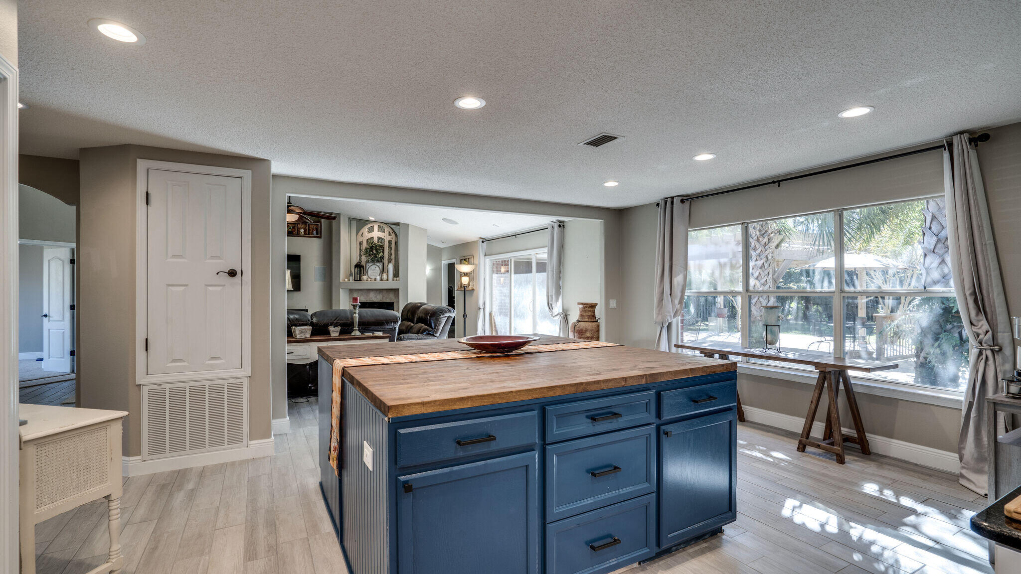 HOLLEY BY THE SEA - Residential