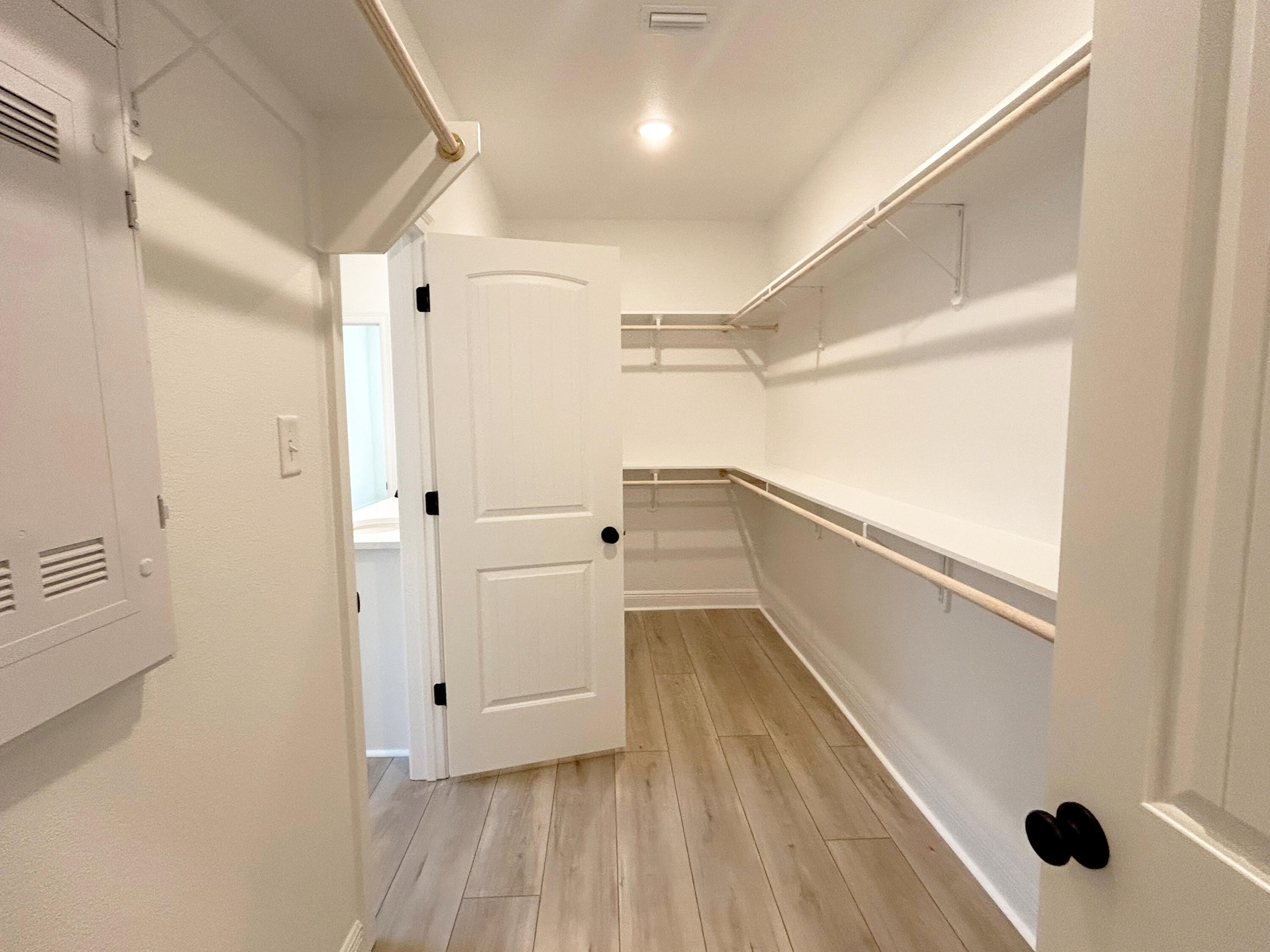 YOUNG OAKS - Residential