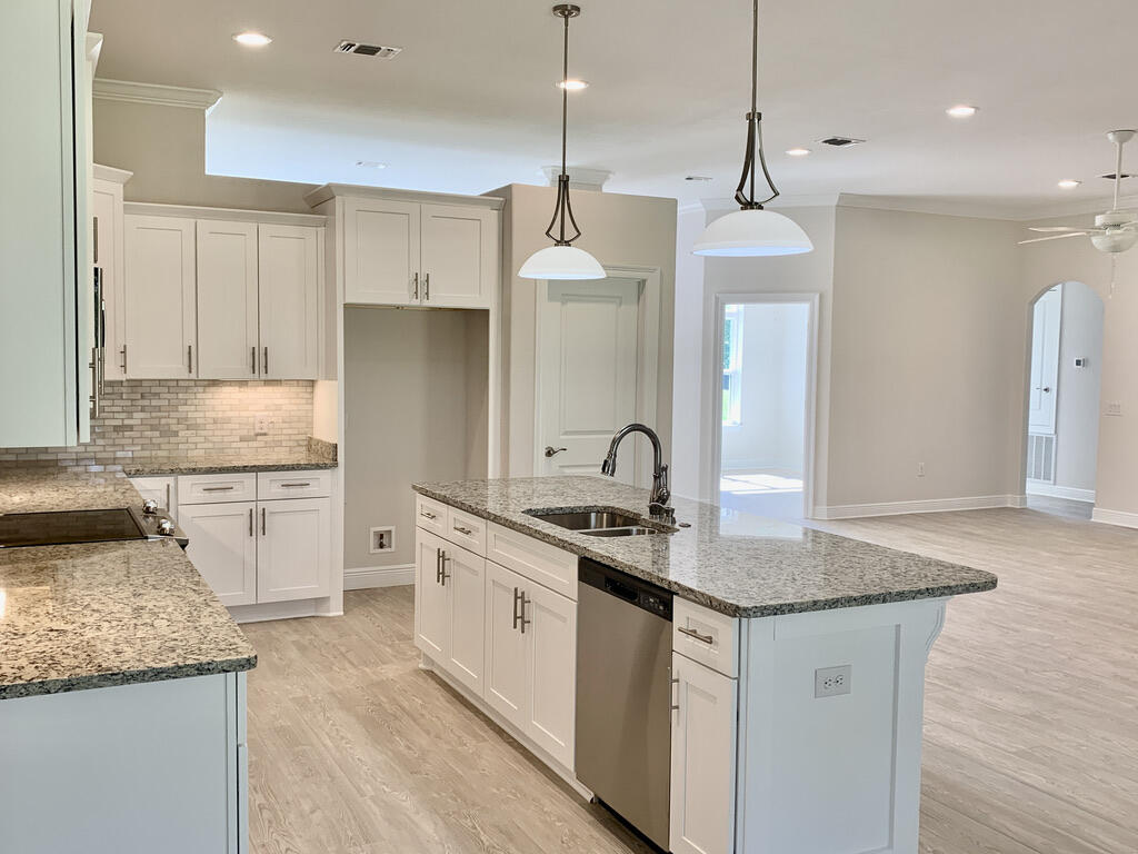 HOLLEY BY THE SEA - Residential