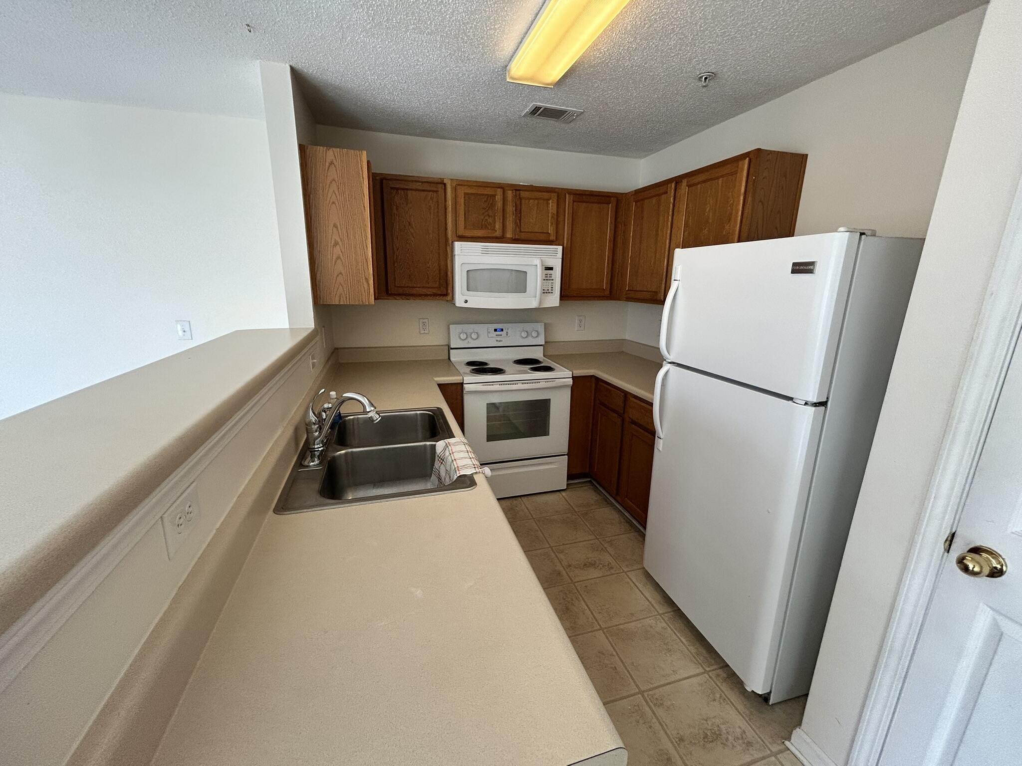 ROLLING PINES - Residential Lease