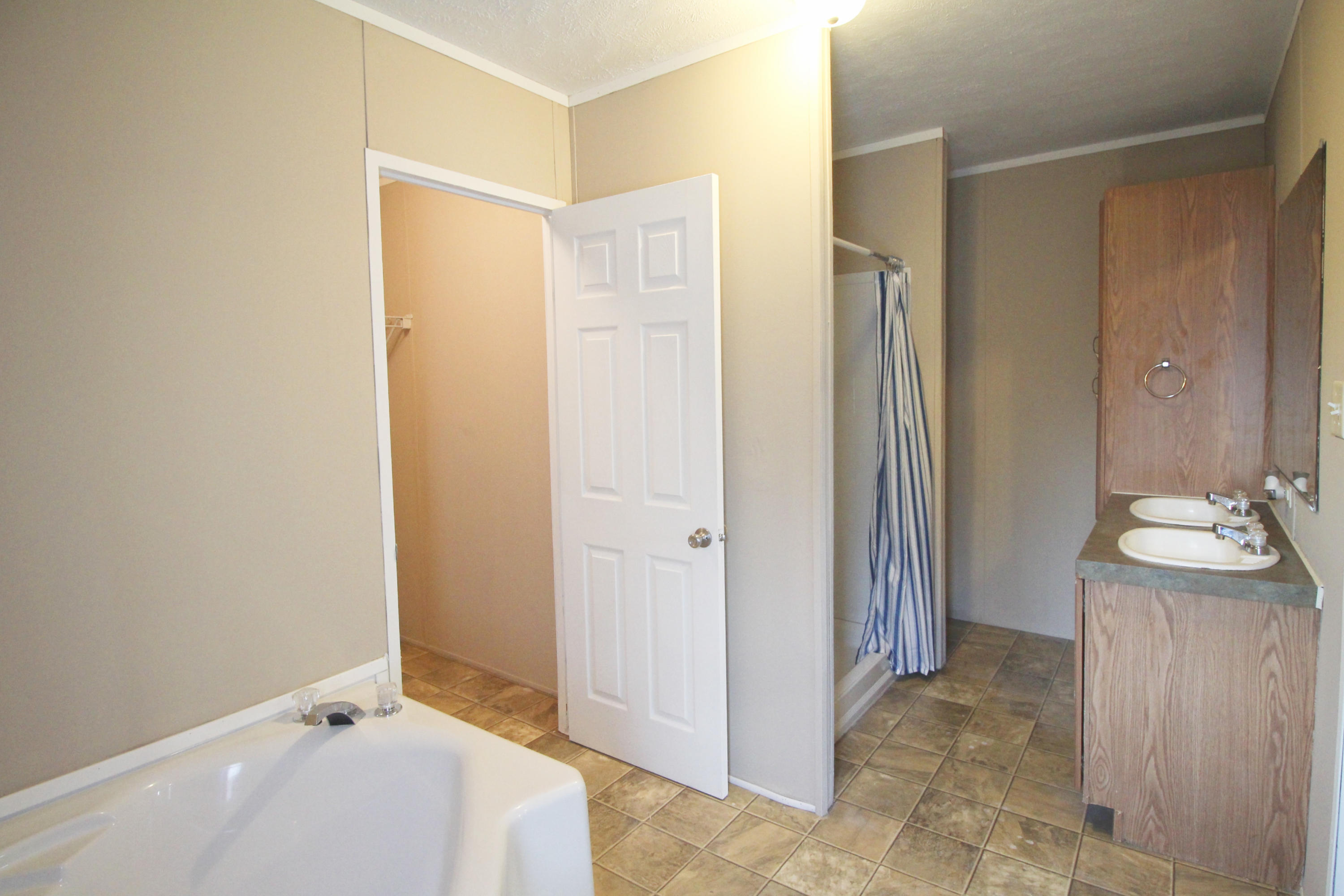 OAKWOOD LAKES ESTATES - Residential