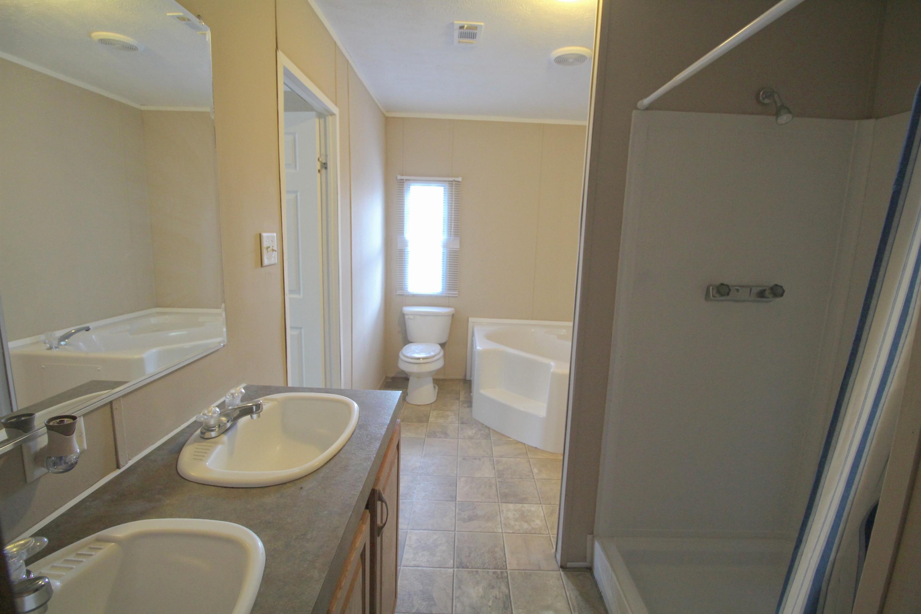 OAKWOOD LAKES ESTATES - Residential