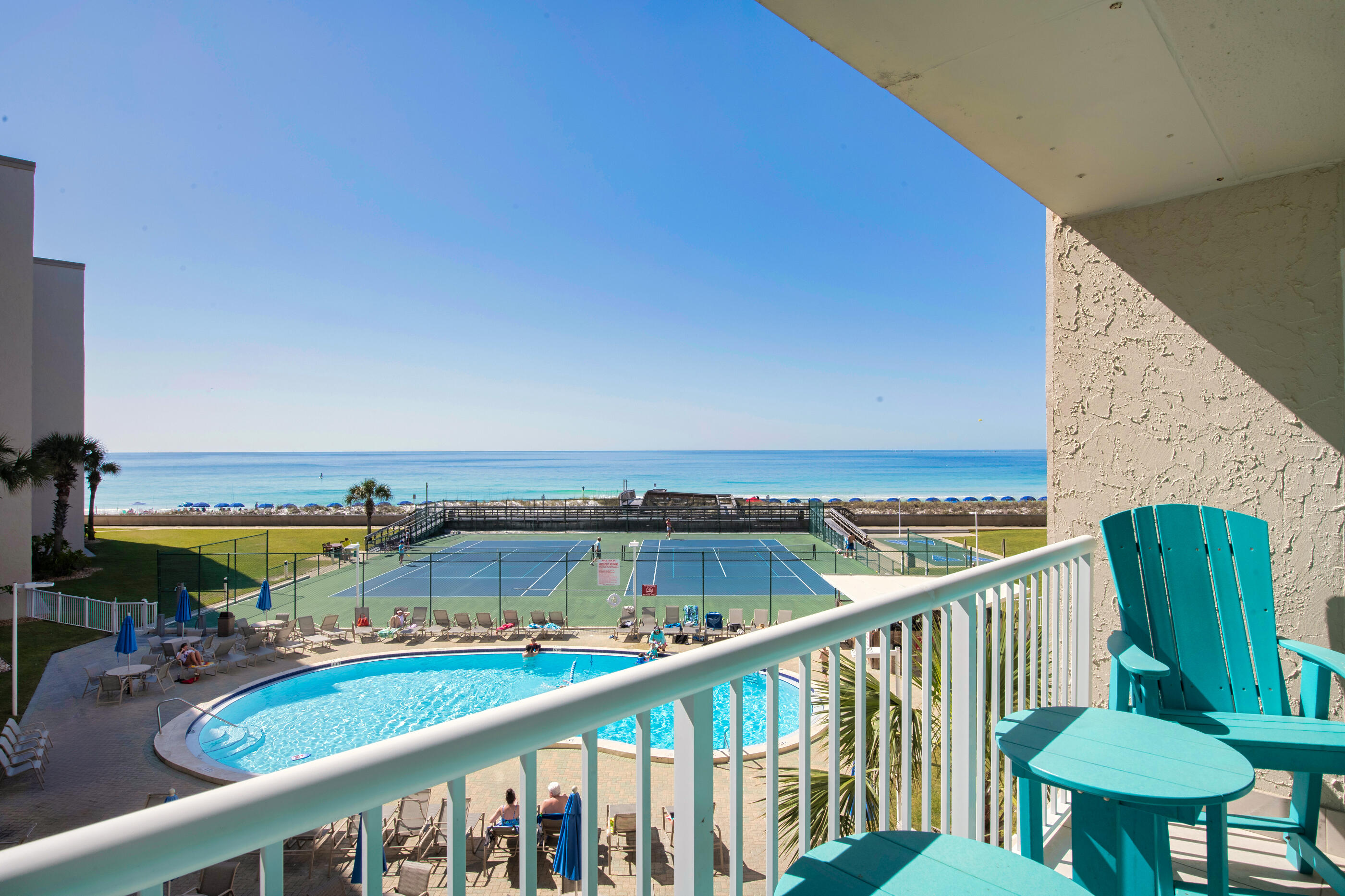 HOLIDAY SURF & RACQUET CLUB - Residential