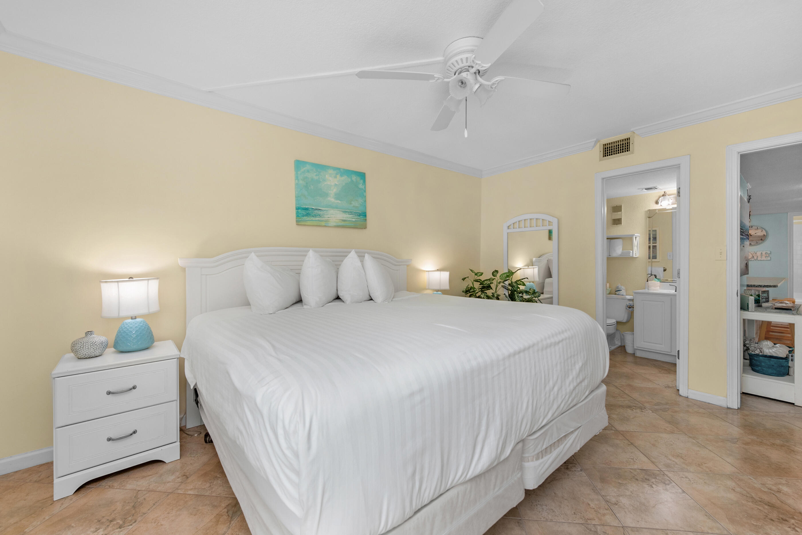 HOLIDAY SURF & RACQUET CLUB - Residential