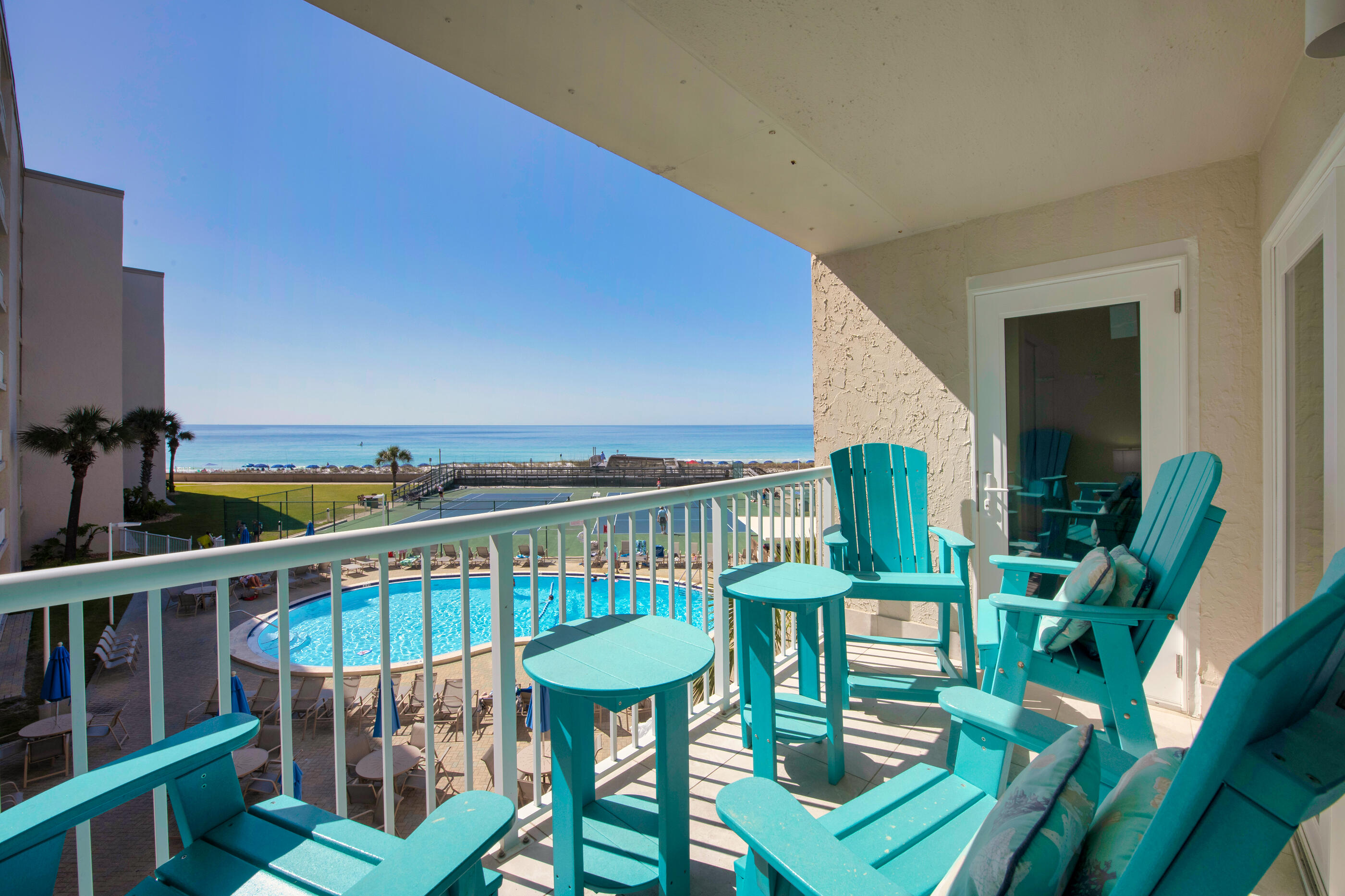 HOLIDAY SURF & RACQUET CLUB - Residential