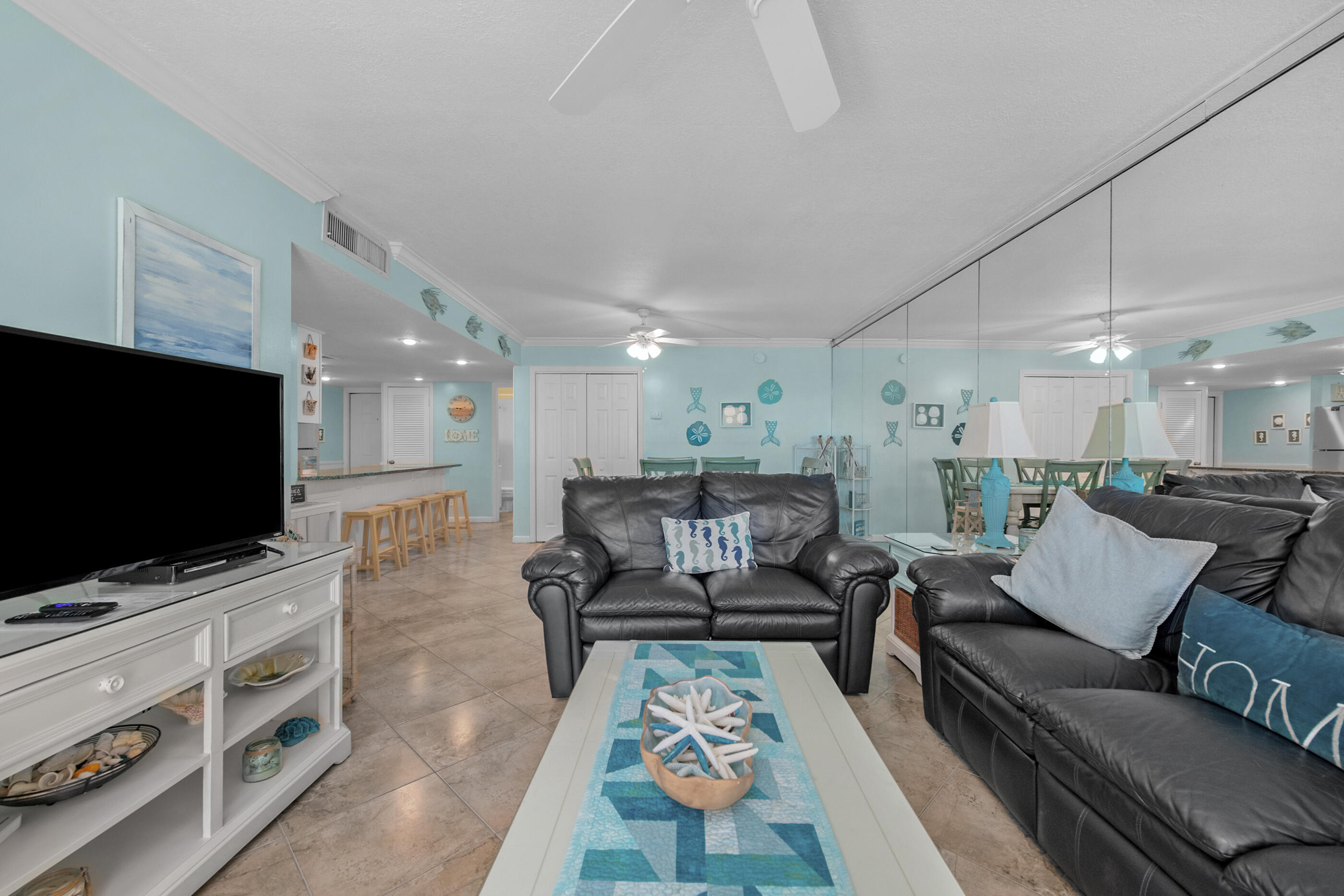 HOLIDAY SURF & RACQUET CLUB - Residential