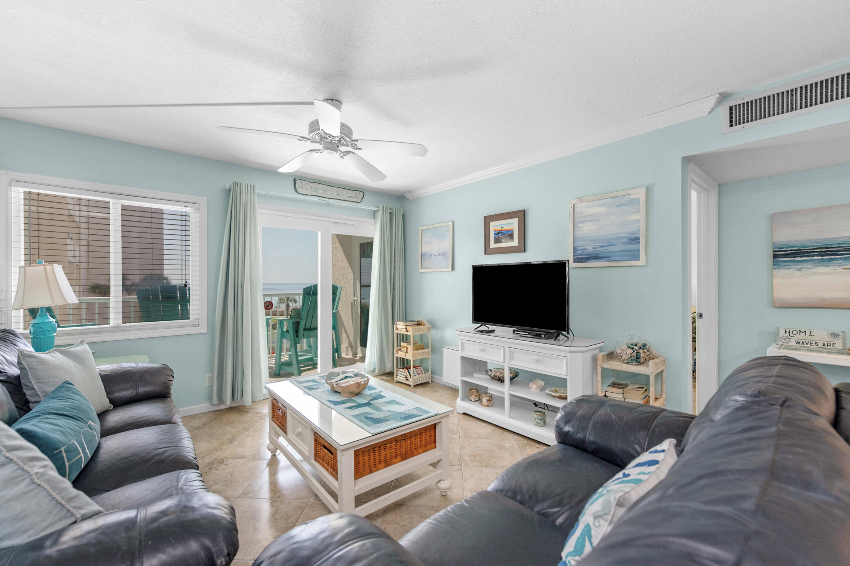 HOLIDAY SURF & RACQUET CLUB - Residential